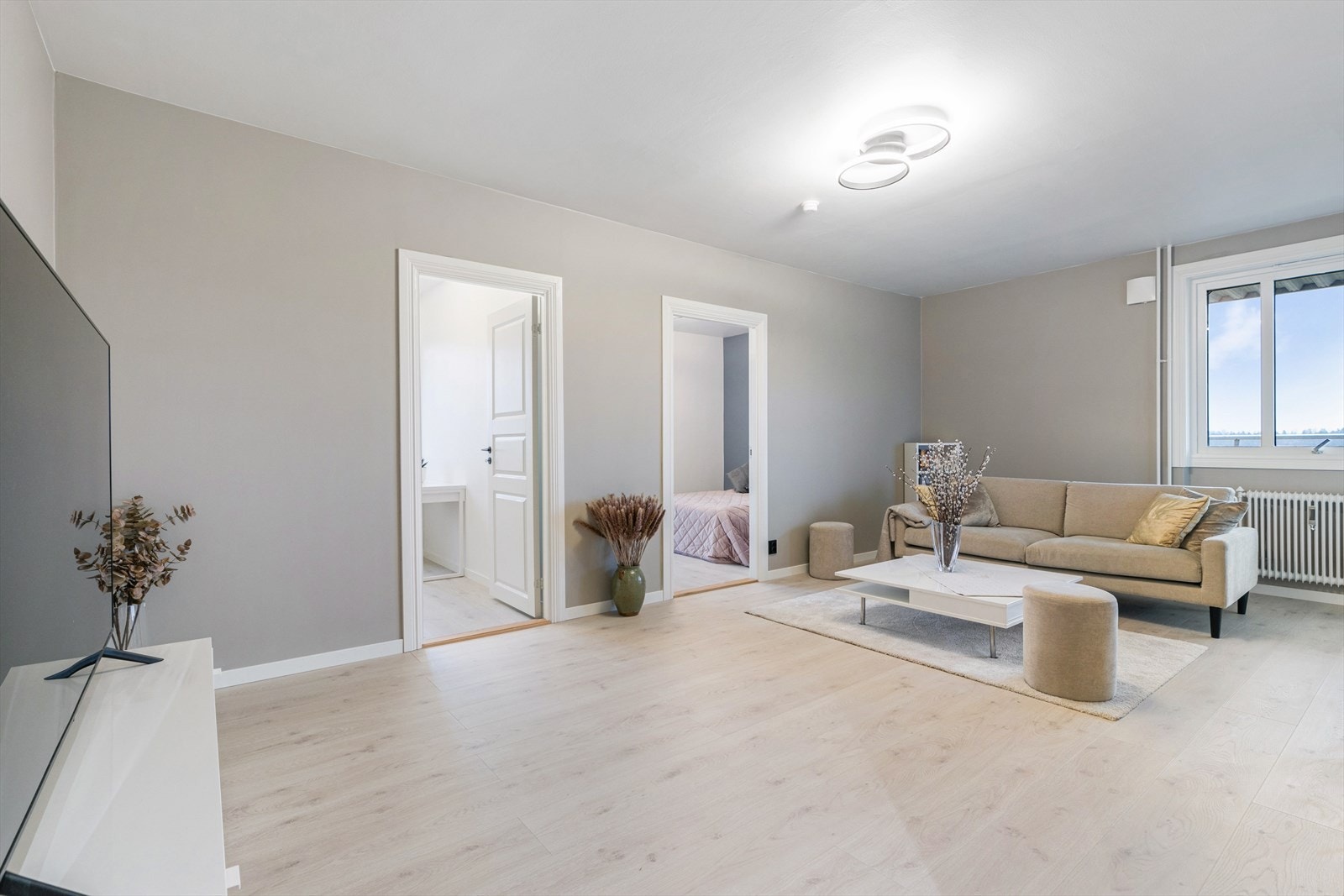 Arsalan Syed v/Eiendomsmegler1 presenterer Enebakkveien 164! Galleribilde