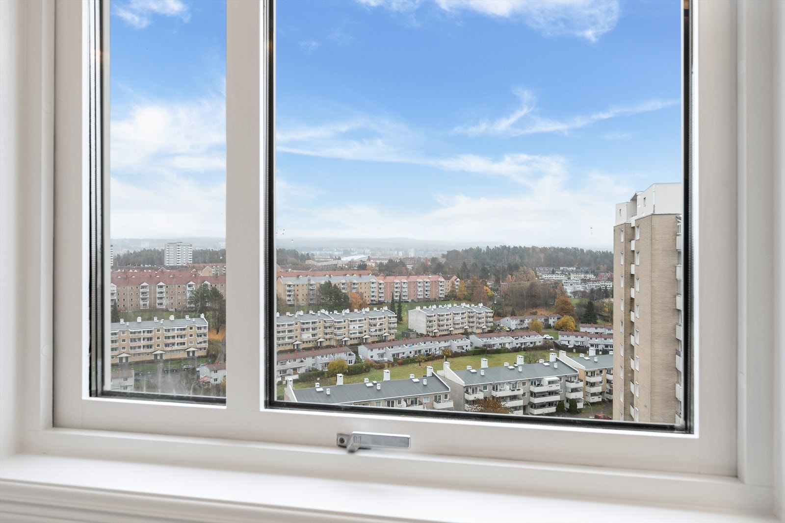 Utsikt fra vinduet Galleribilde