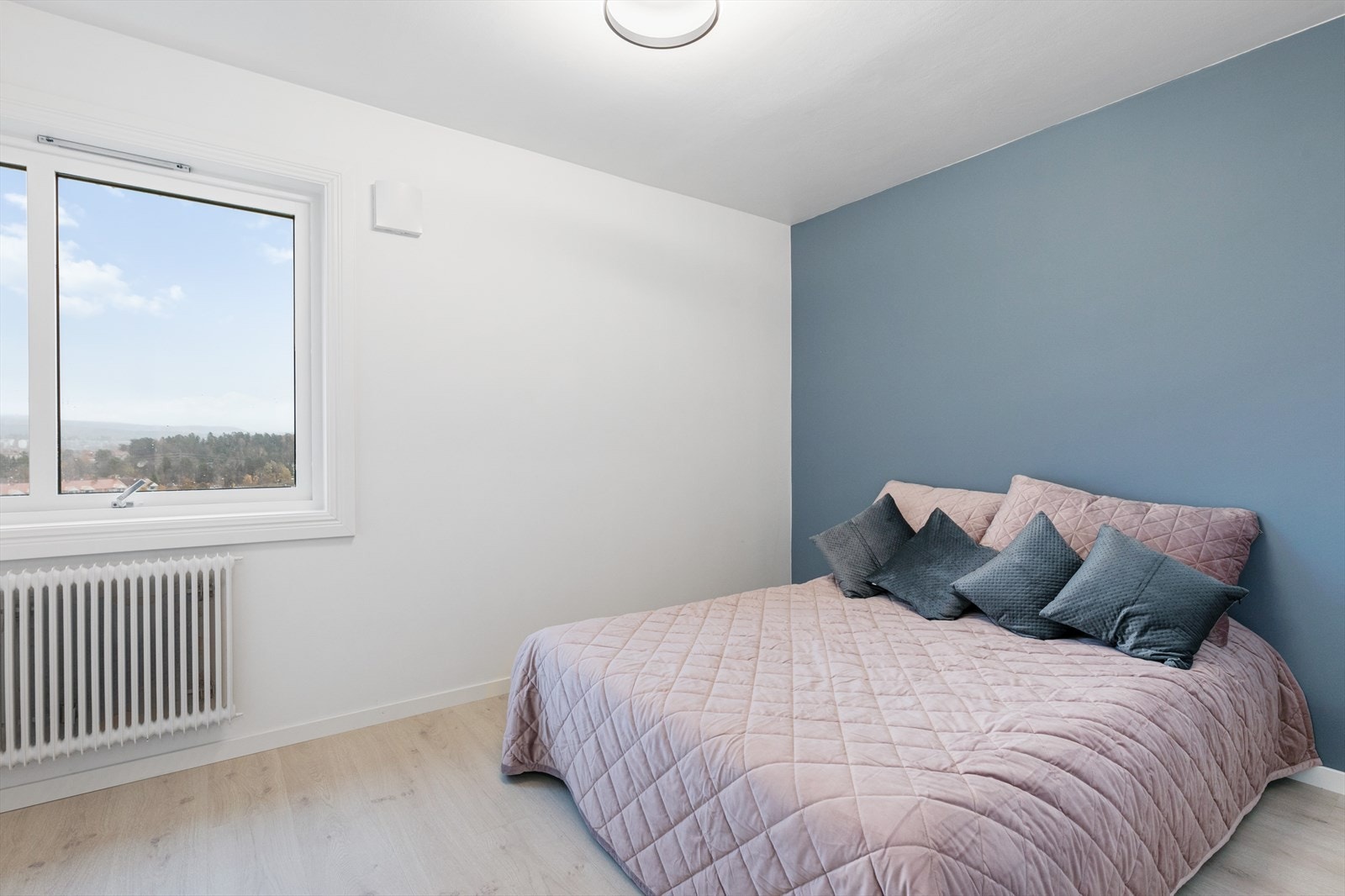 Leiligheten har to gode og lune soverom Galleribilde