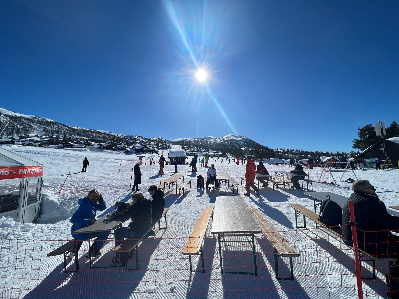 Nyt noe godt i glasset Galleribilde