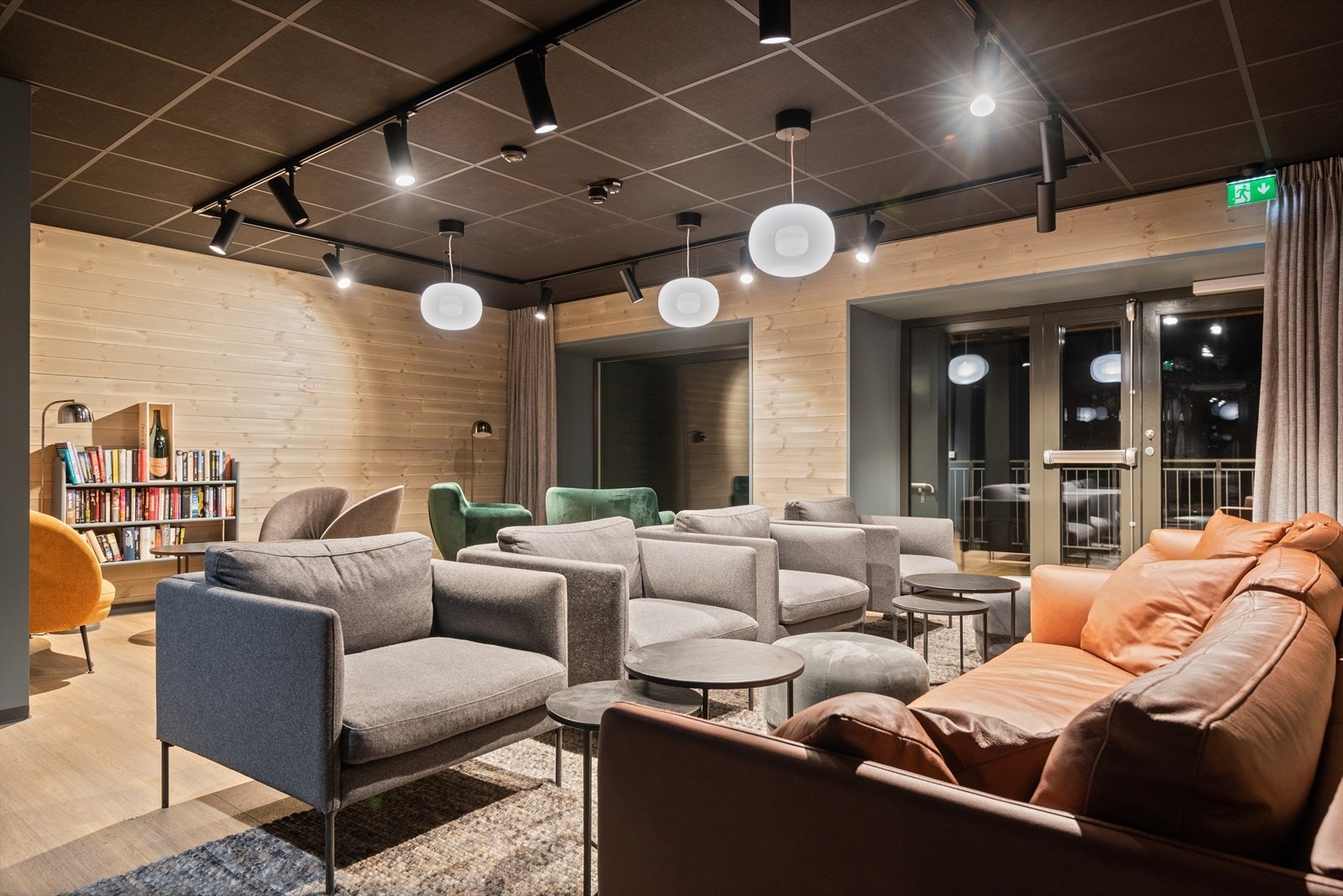 Fellesarealer ved inngangsparti - Hyggelig samlingsplass for beboerne Galleribilde