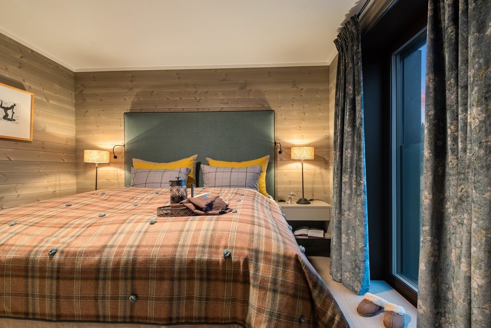 Soverom II med en stor og deilig dobbeltseng. Galleribilde