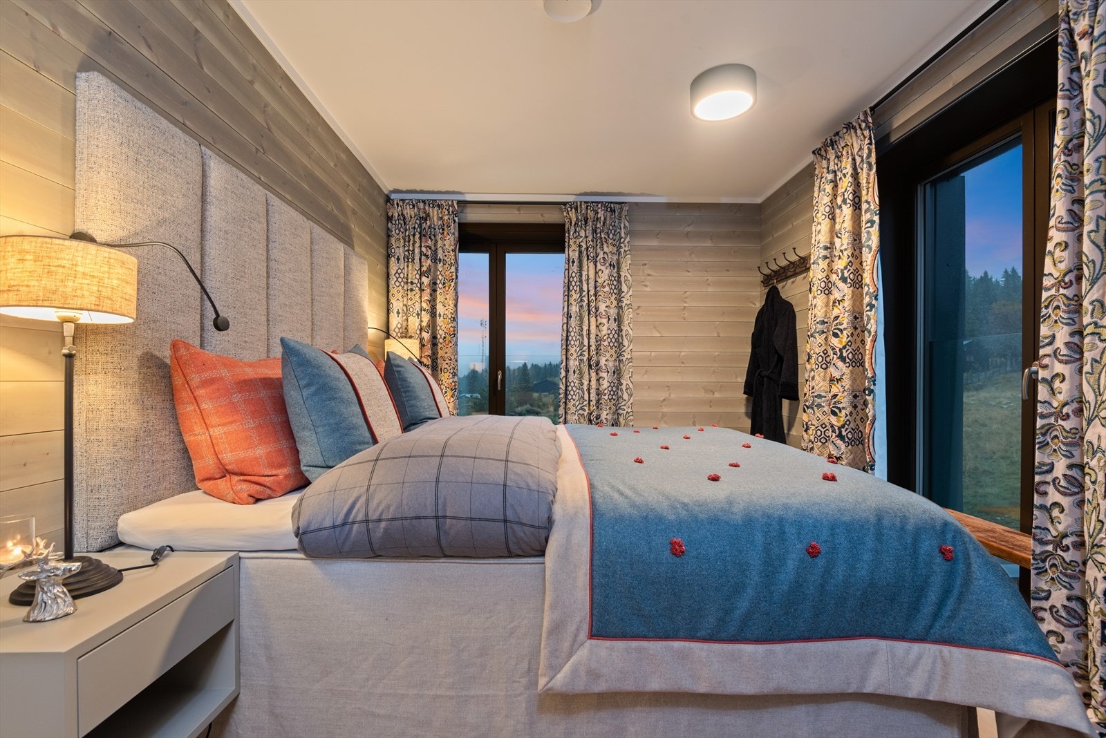 Leiligheten har tilsammen 3 lyse og delikate soverom. Galleribilde