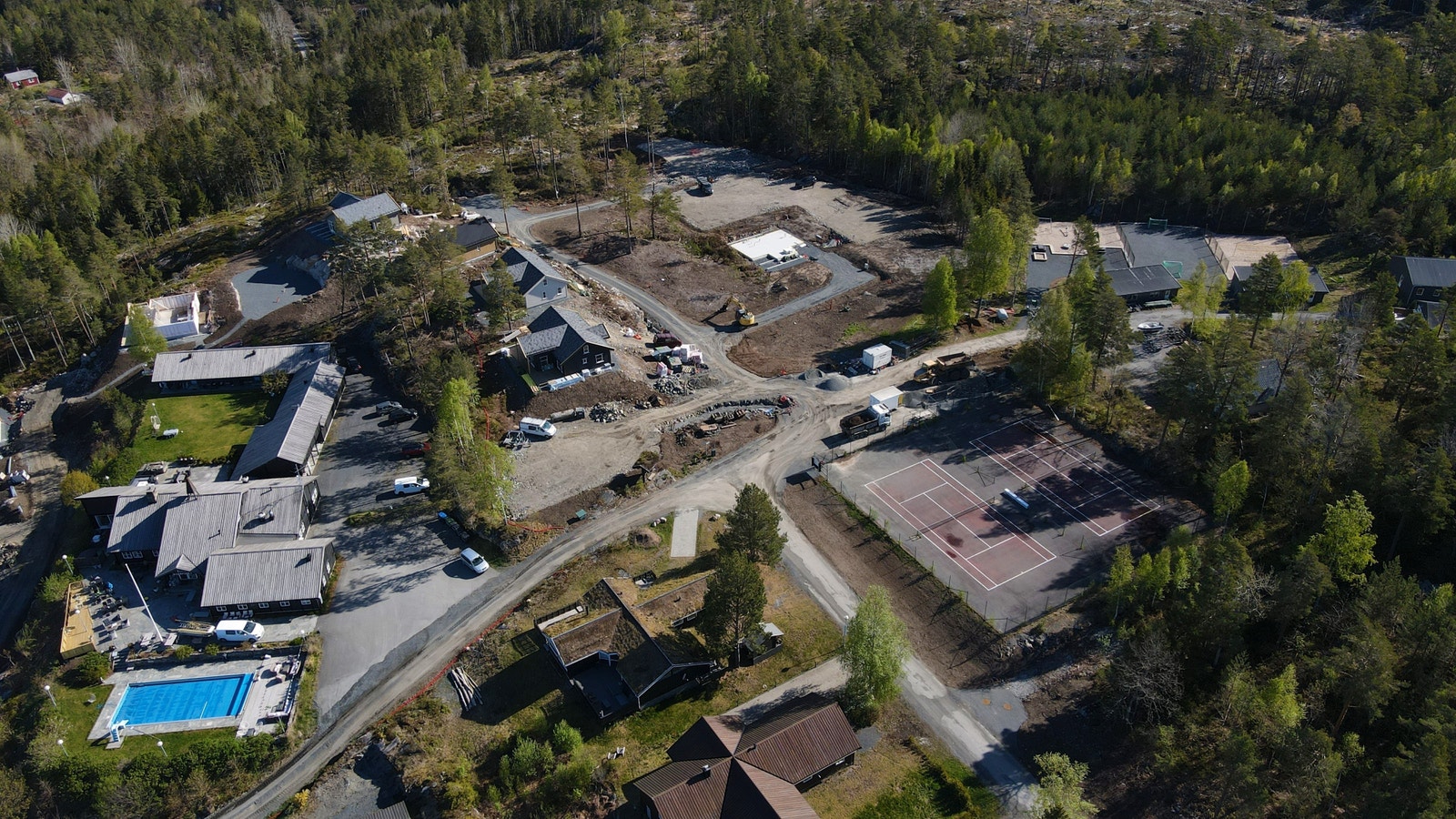 På bildet ser man Jegertunet, Øysangkollen og Øysang Aktivitetspark Galleribilde