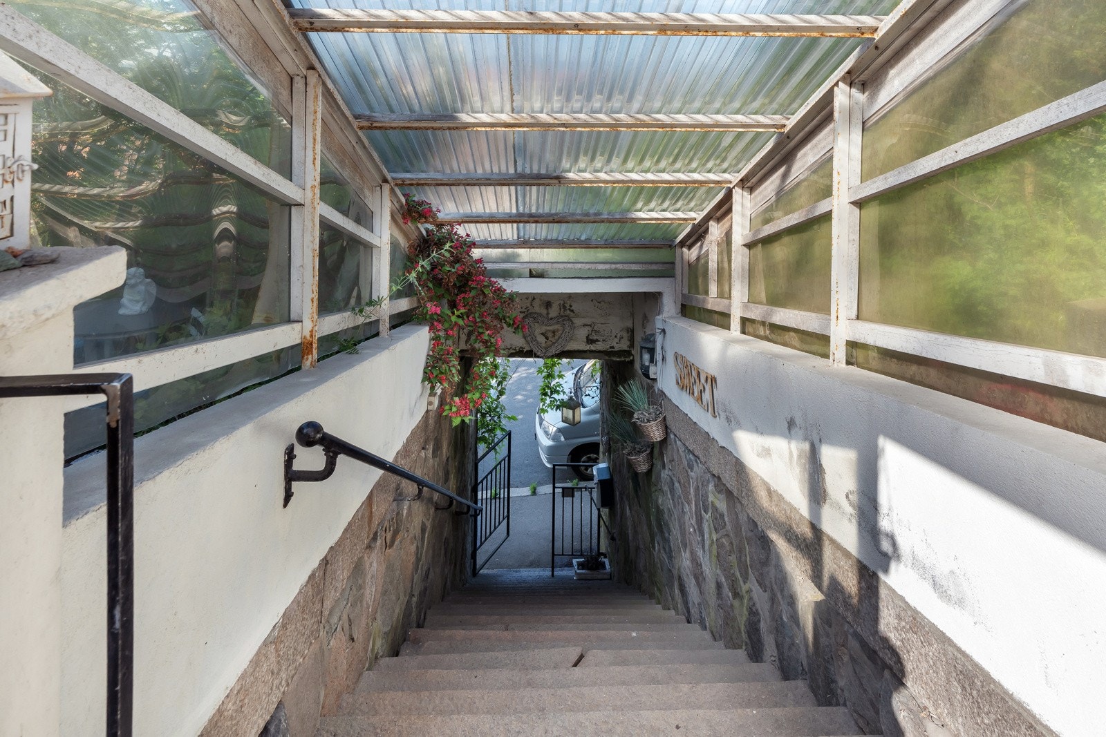 Trappadkomst opp til huset. Galleribilde