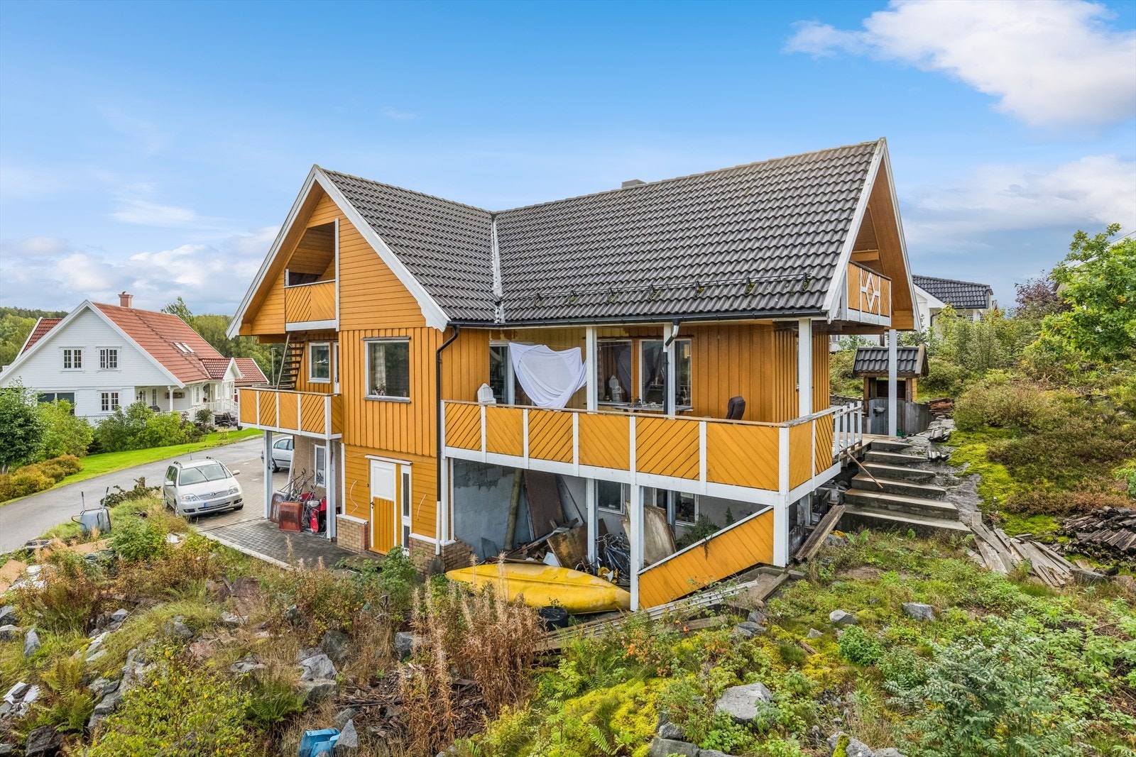 Boligen har et oppgraderingsbehov og har i tillegg utviklingspotensiale med uinnredet 3. etg. Galleribilde