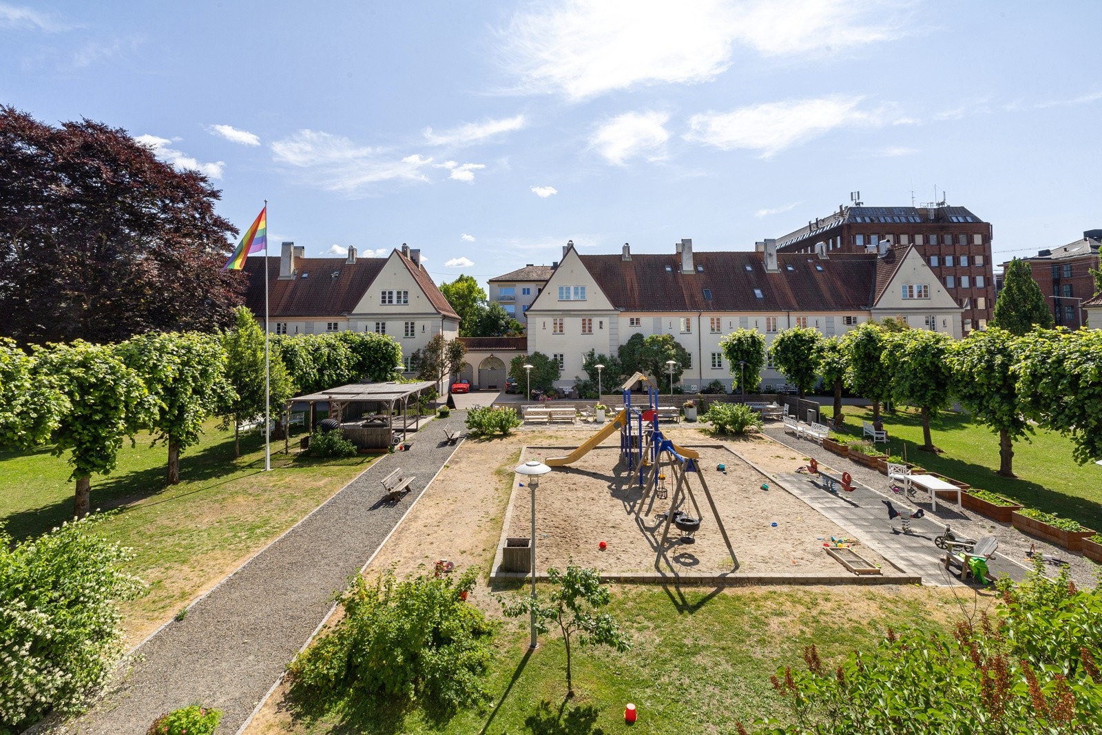 Bakgård. Galleribilde