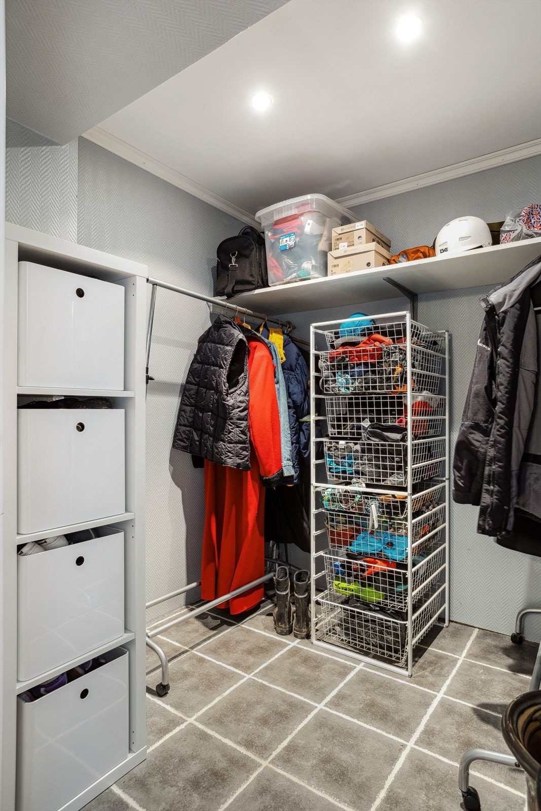 Garderobe/walk-in i entré. Galleribilde