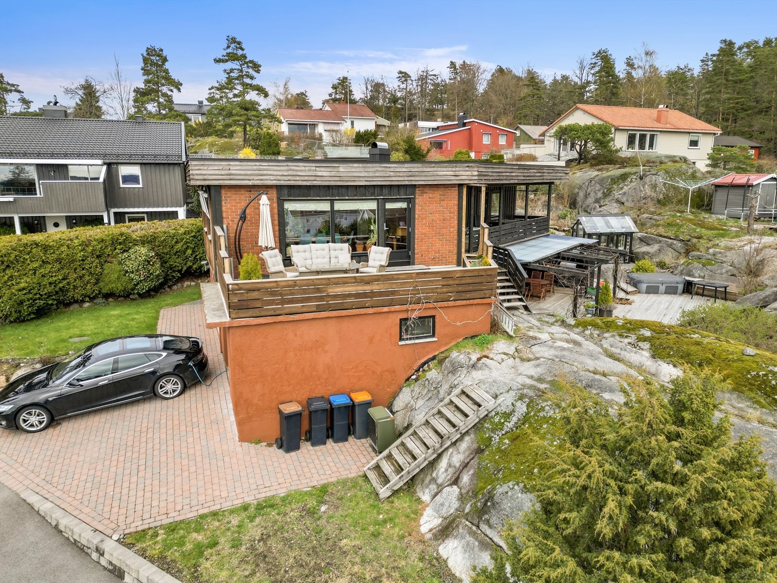 Det er mulig å gå rundt hele boligen. Velkommen til visning Galleribilde