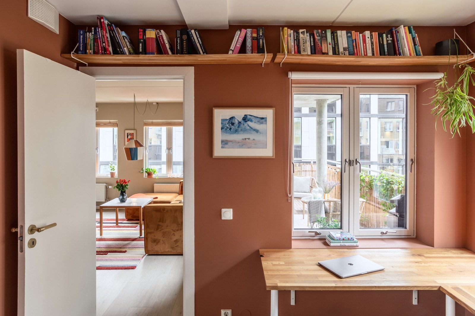 Leilighetens tredje soverom har inngang fra oppholdsrommet og vender ut mot bakgård og balkongen. Galleribilde