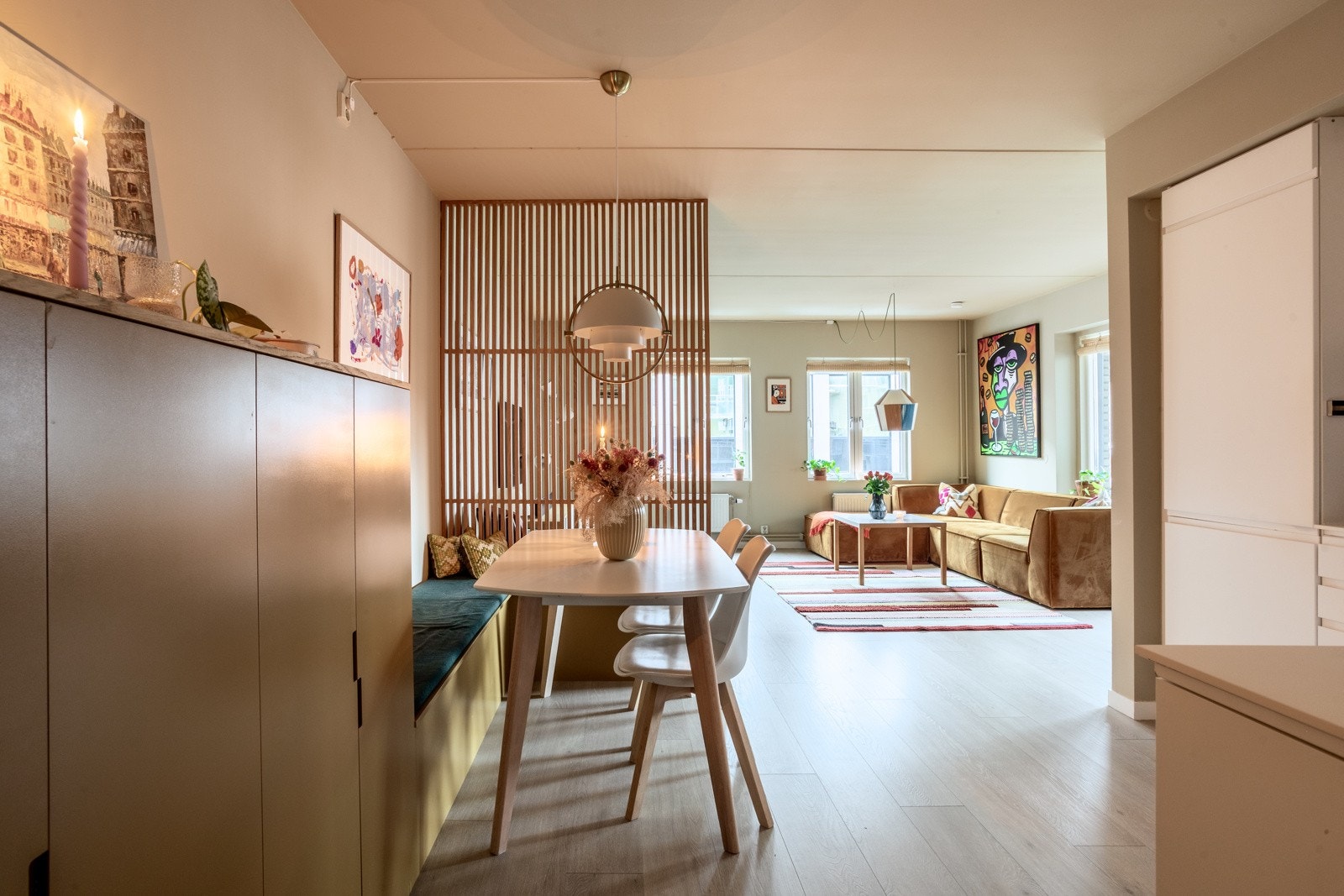 Det er fint med spiseplass tilknyttet kjøkkenet. Galleribilde