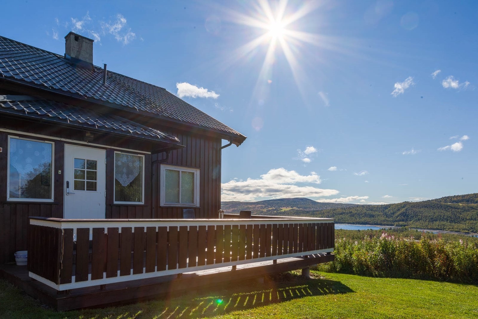 Kårhus med flott terrasse. Galleribilde