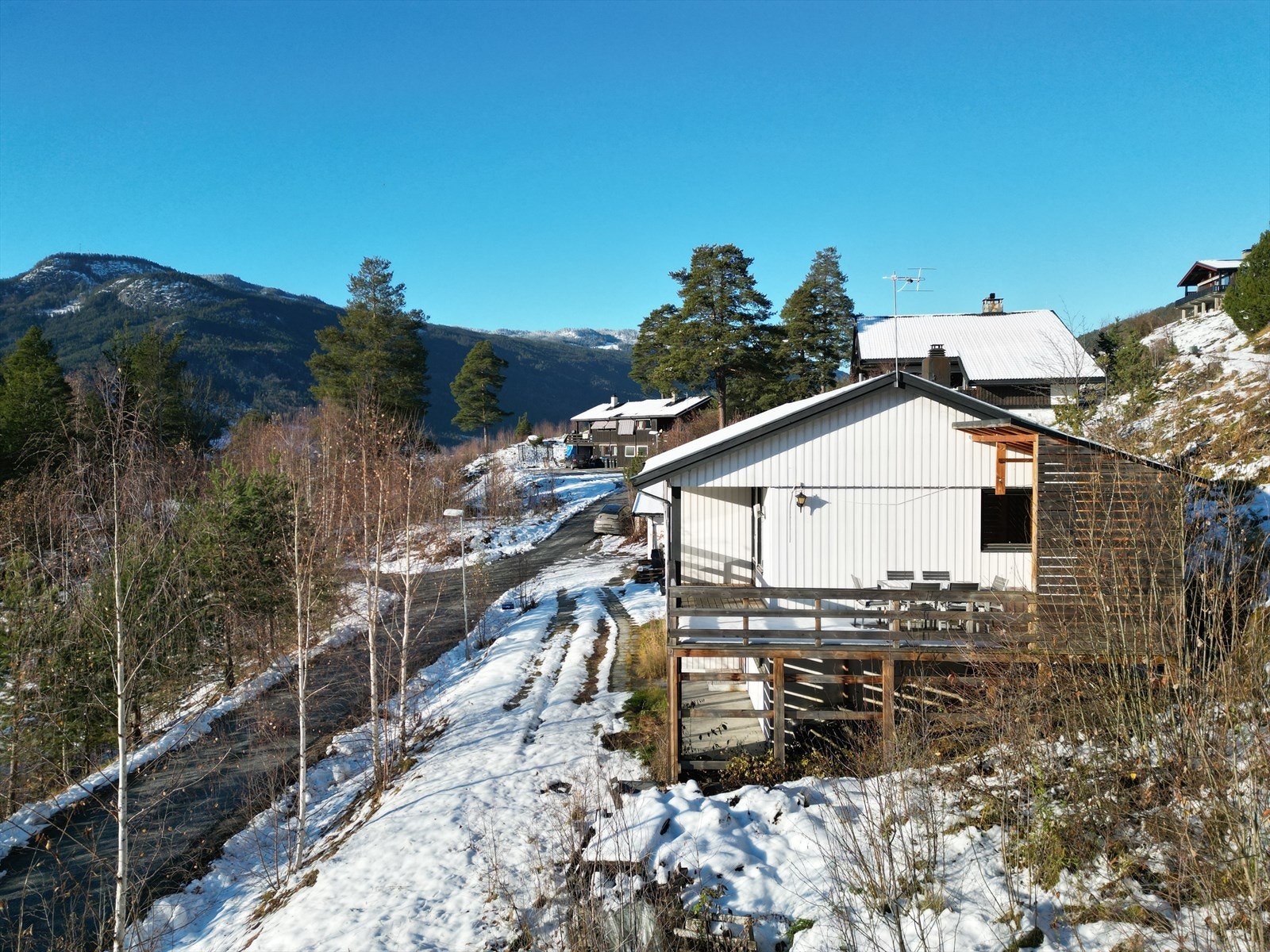 Fra boligen har du gode solforhold og nydelig utsikt. Galleribilde