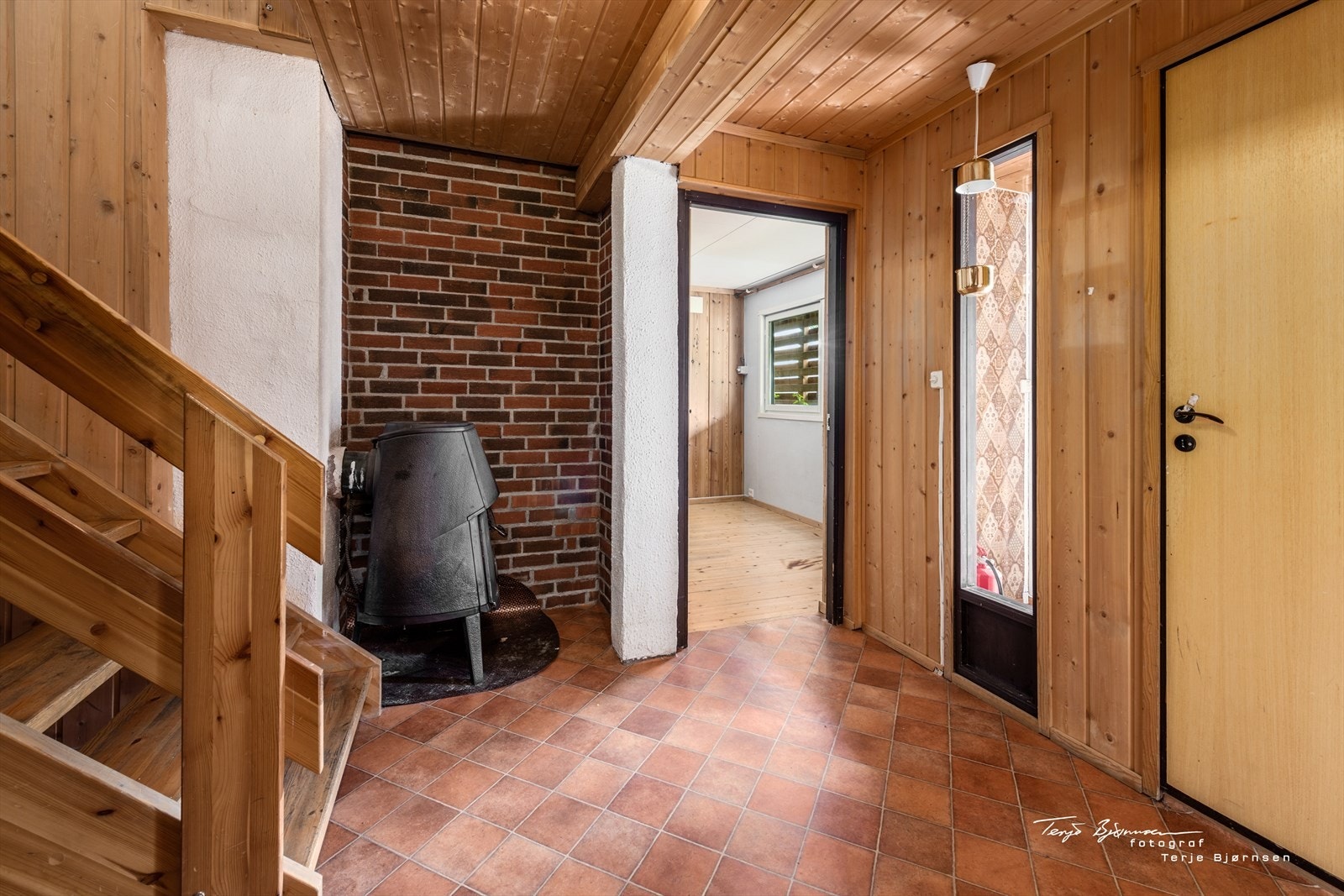 Jøtul vedovn godt plassert slik at den sprer varme både oppe og nede. Galleribilde