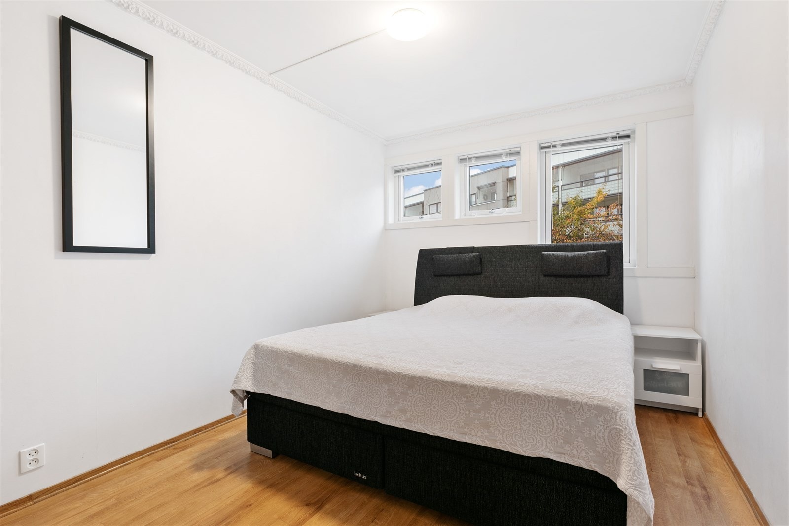 Soverom 3. Luftig og romslig soverom med god plass til dobbeltseng og nattbord. Galleribilde