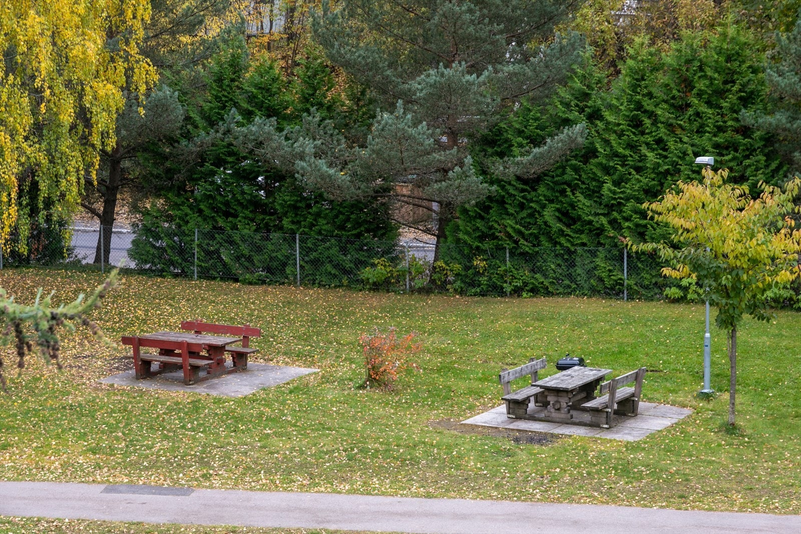 Perfekt felles uteområde for grillig på sommeren, eller for leking i snøen om vinteren. Galleribilde