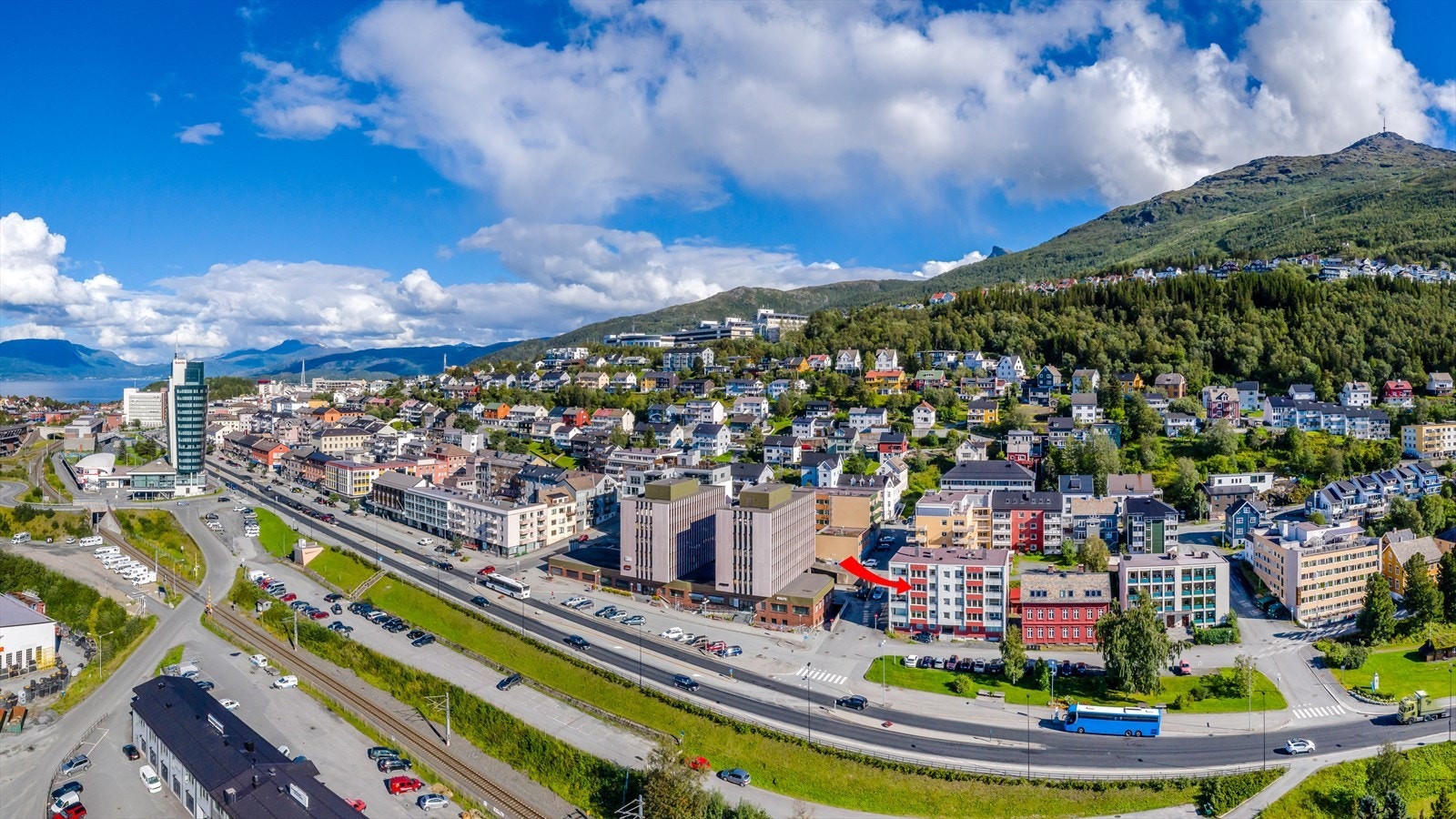 Beliggenheten passer utmerket for deg som vil bo sentralt, med gangavstand til alle fasiliteter. Galleribilde