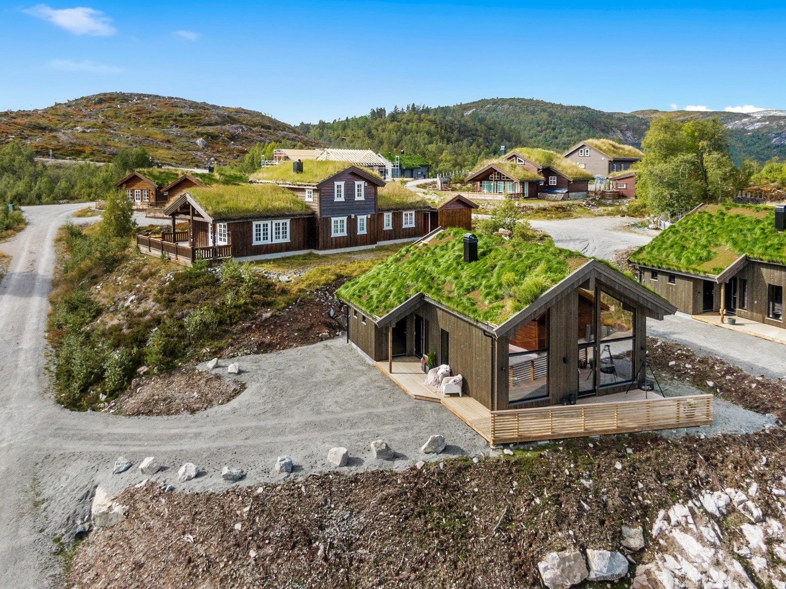 Kort vei til oppkjørte skiløyper og alpinbakke Galleribilde