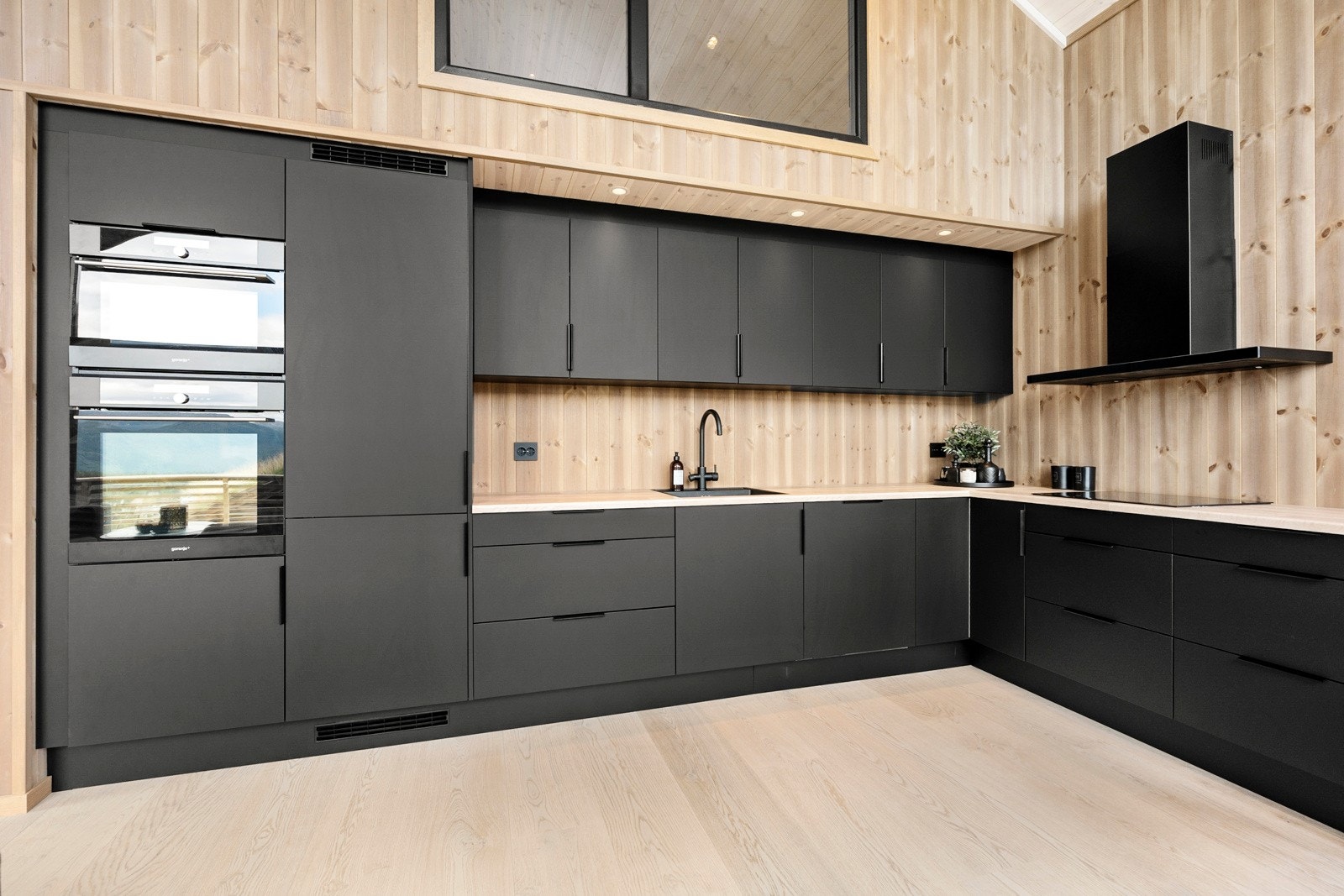 Stilren kjøkkeninnredning fra Sørlandskjøkken Galleribilde