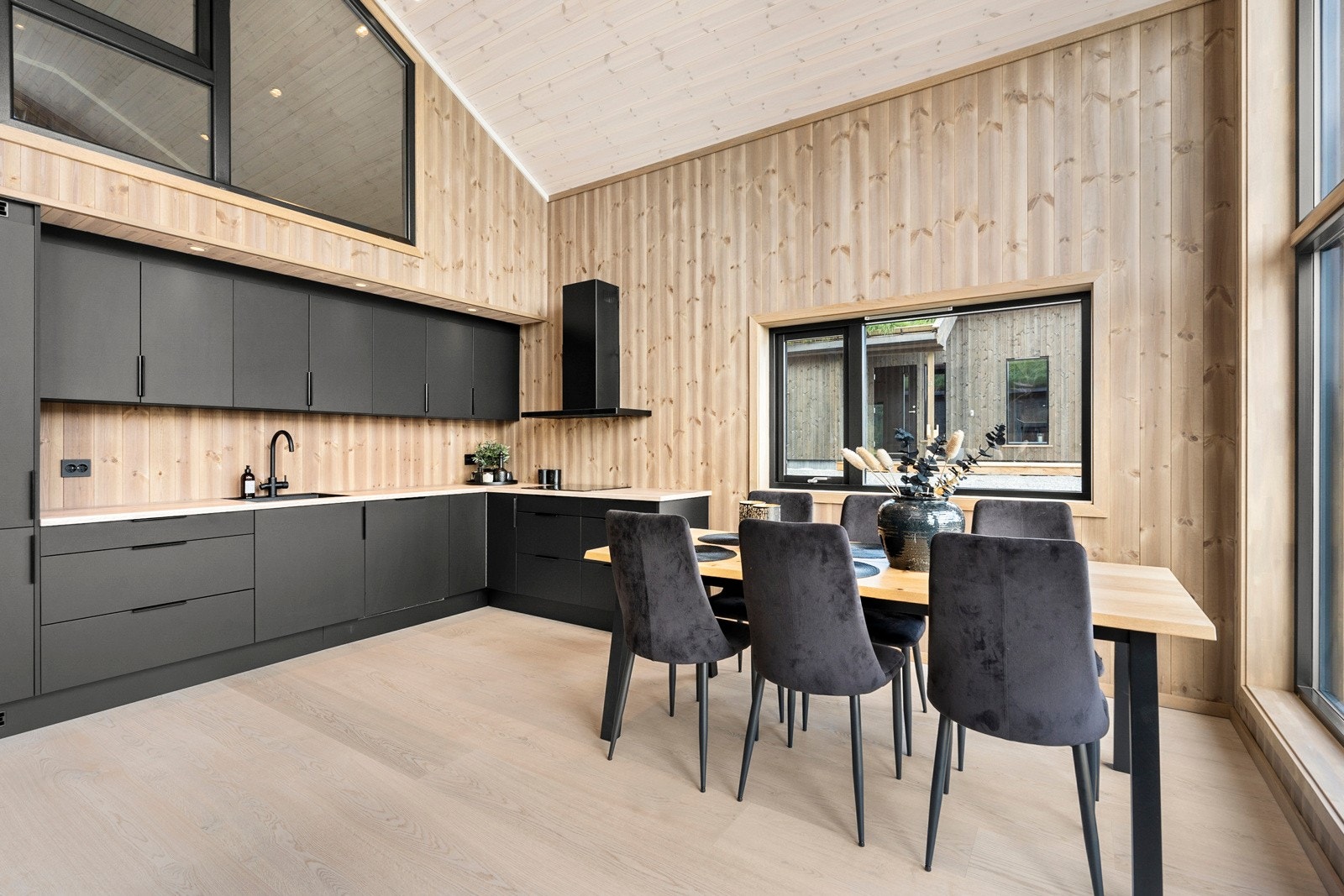 God plass til spisebord Galleribilde