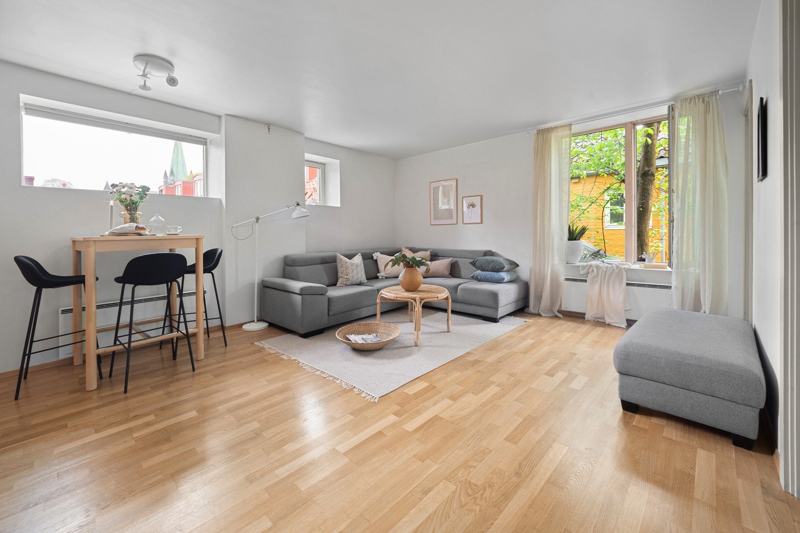 Velkommen til en lys og flott 2-roms selveierleilighet med svært gunstig beliggenhet. Galleribilde