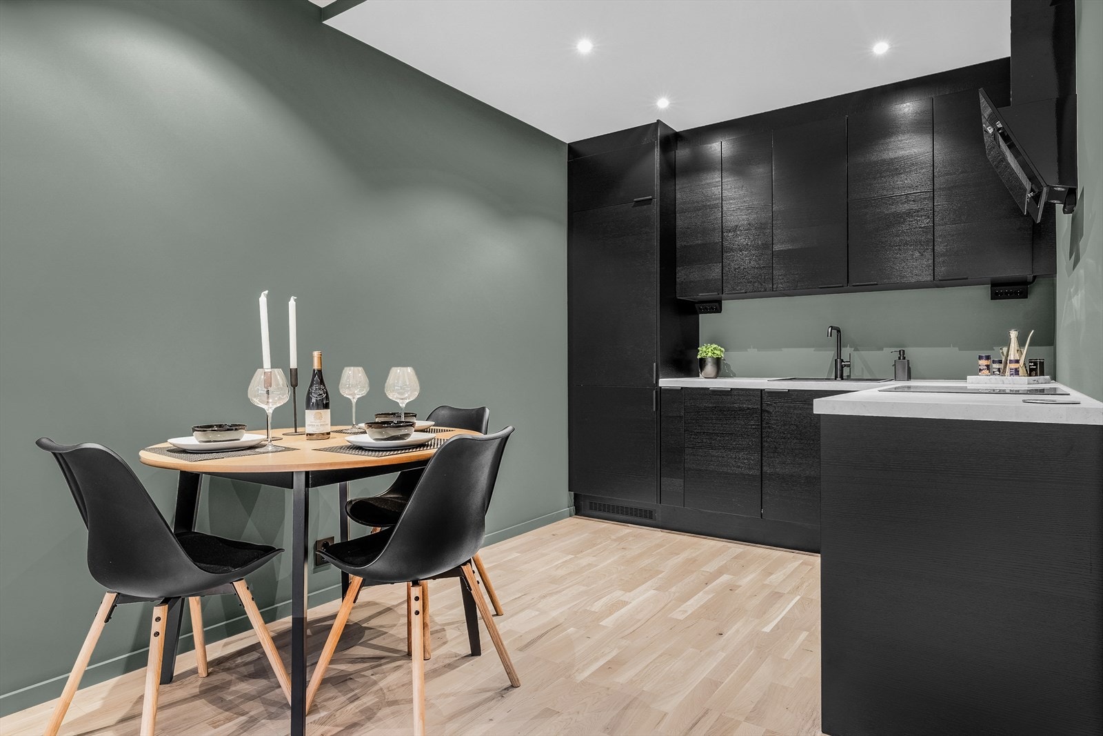 Det er god plass til spisegruppe. Galleribilde