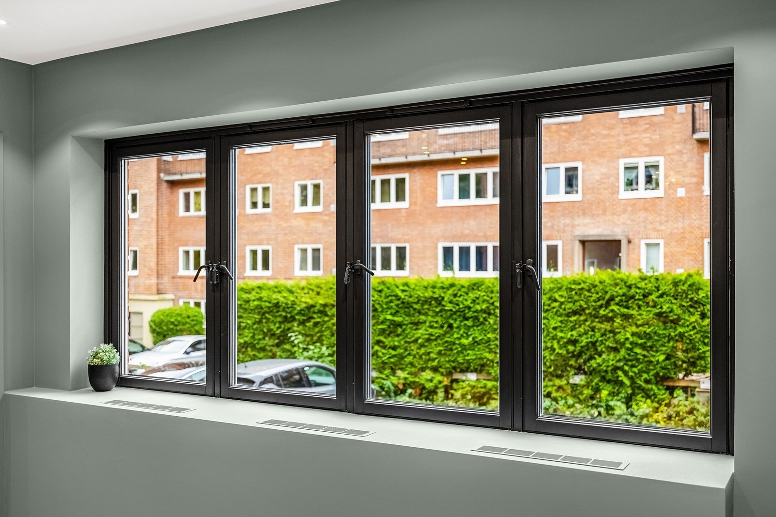 Store vindusflater slipper inn godt med naturlig lys. Galleribilde