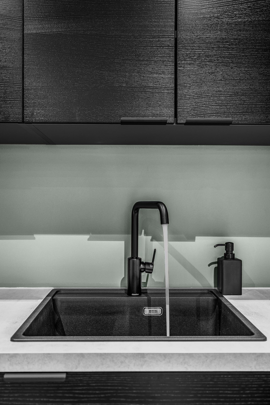 Alle detaljer er godt gjennomtenk med sort utførelse. Galleribilde