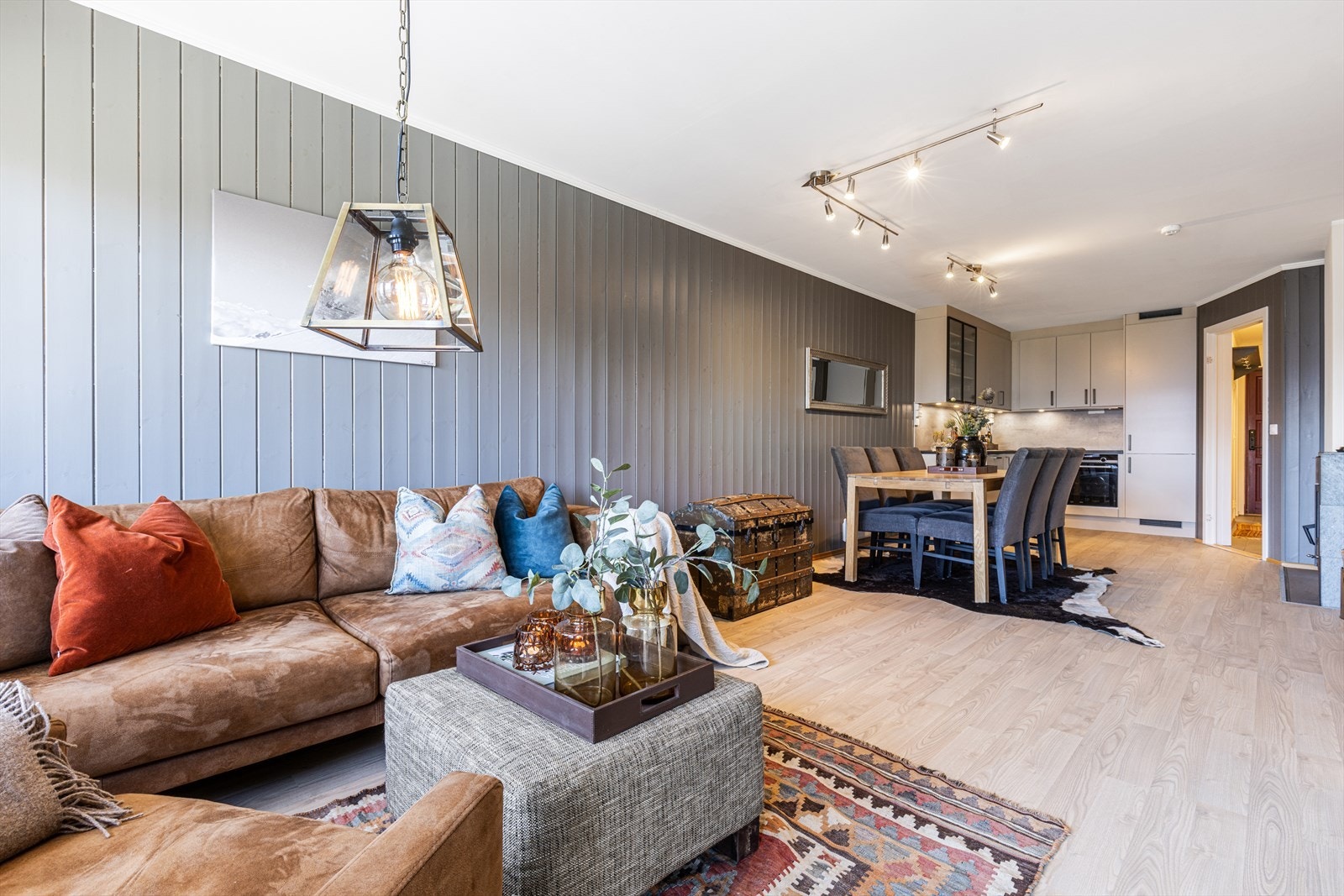 Hyggelig og romslig stue med garantert fjellatmosfære! Galleribilde