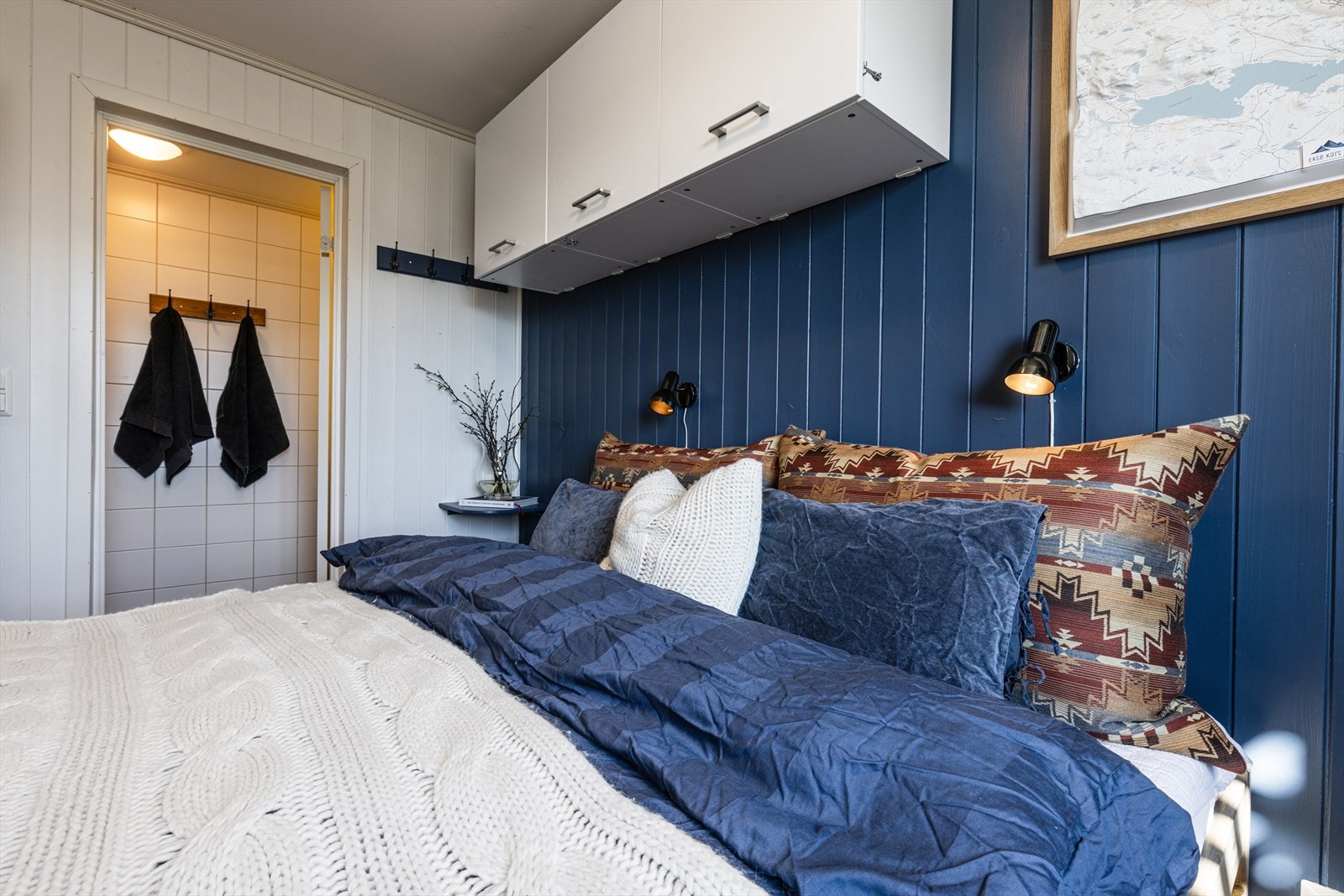 Hovedsoverom med baderom i direkte tilknytning. Galleribilde