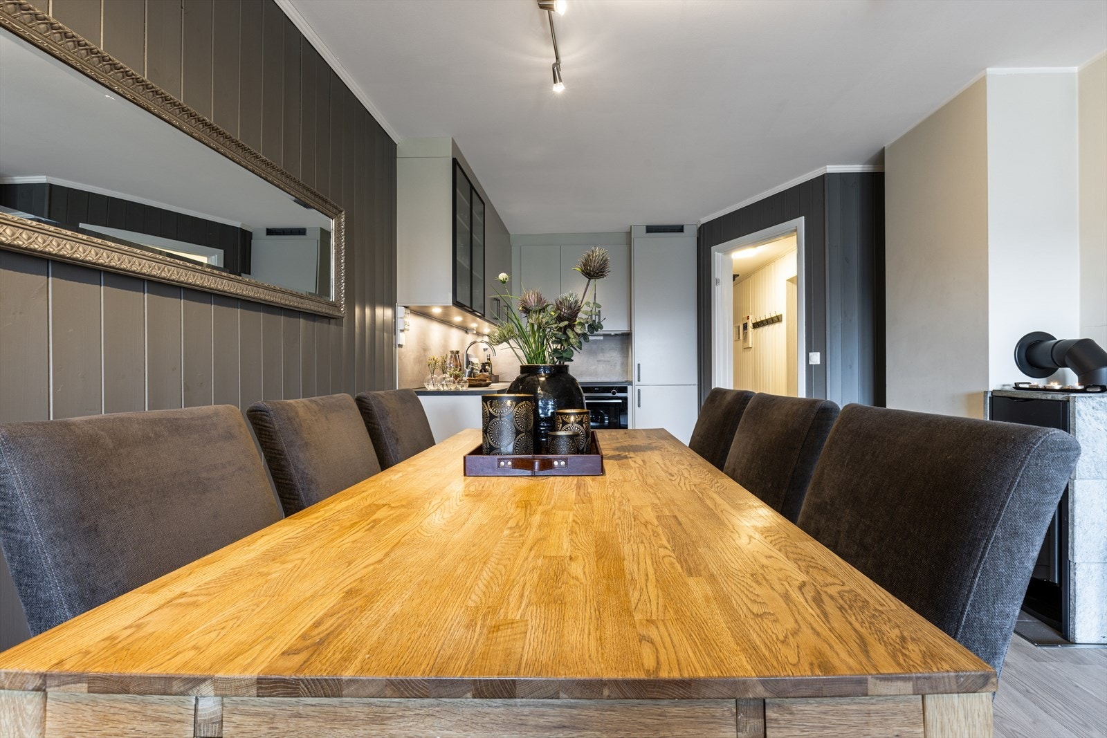 Hyggelig spiseplass perfekt for middager med familie og venner. Galleribilde