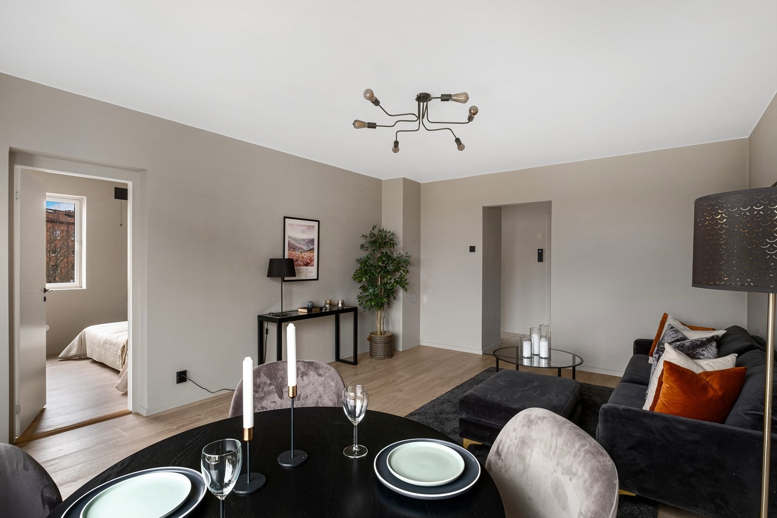 Rommet har en planløsning som gjør det enkelt å innrede Galleribilde