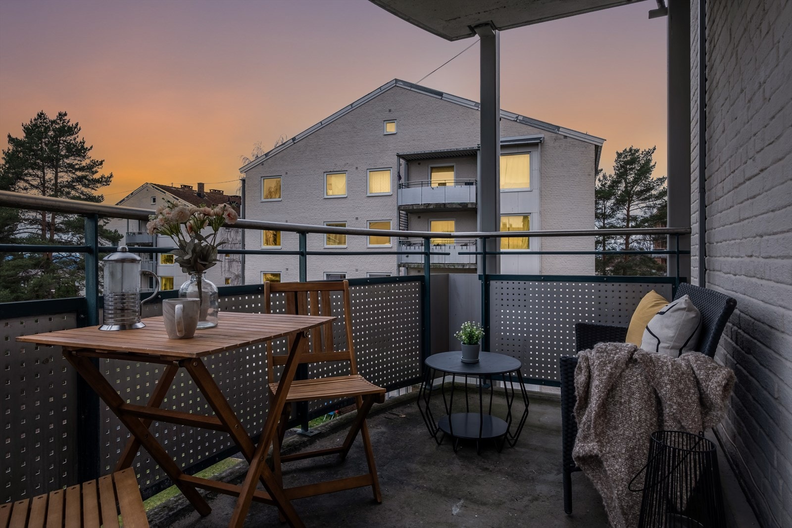 En nyoppusset, gjennomført og rålekker 3-roms hjørneleilighet Galleribilde