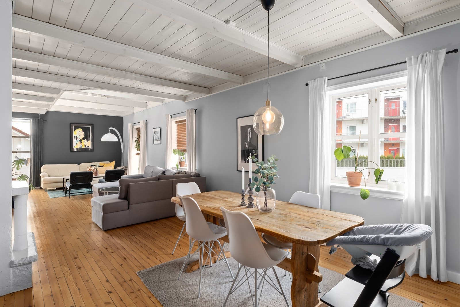 God plass til spisestue Galleribilde