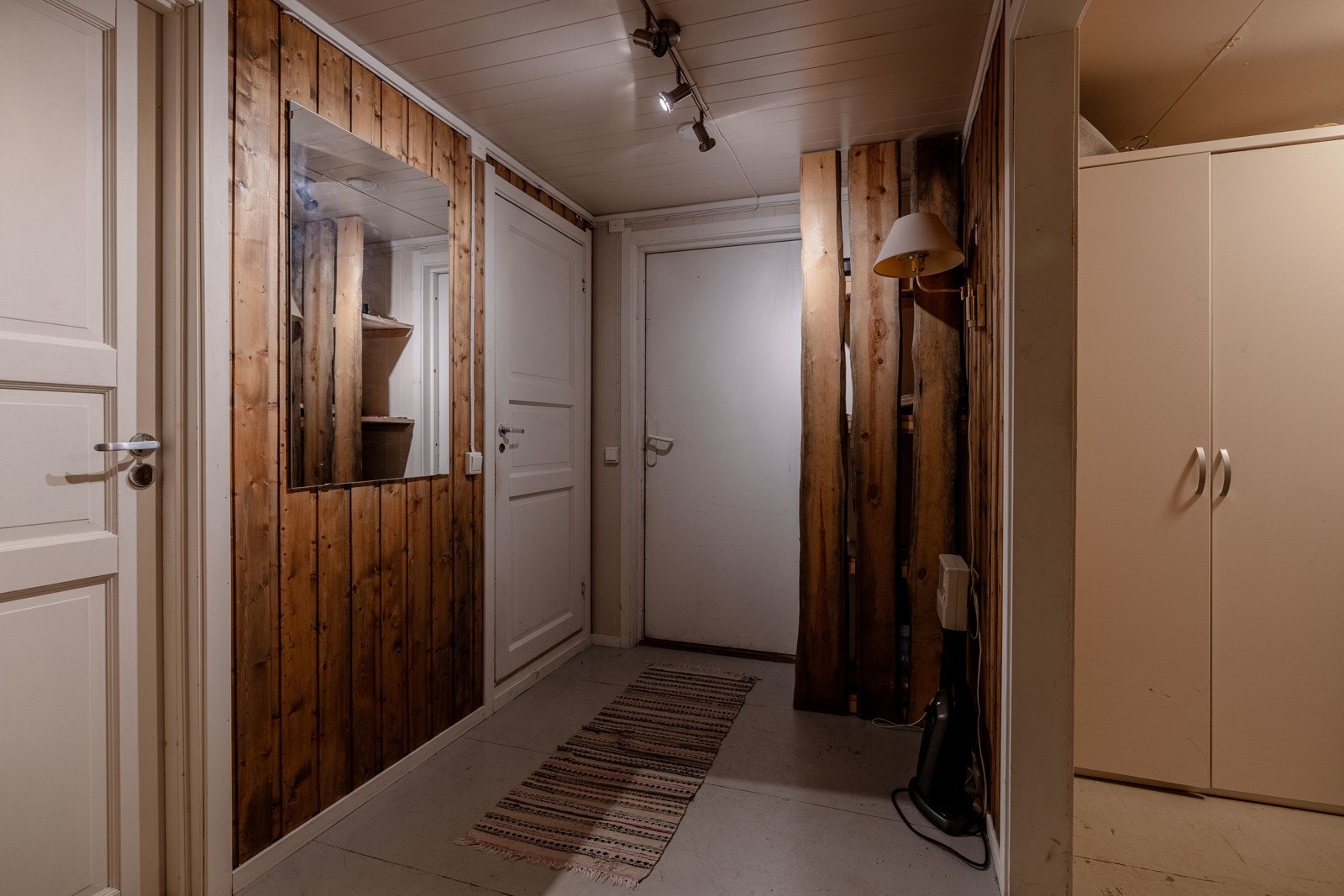 Fra ytterganf har du adkomst til soverom, kontor og bad/wc Galleribilde