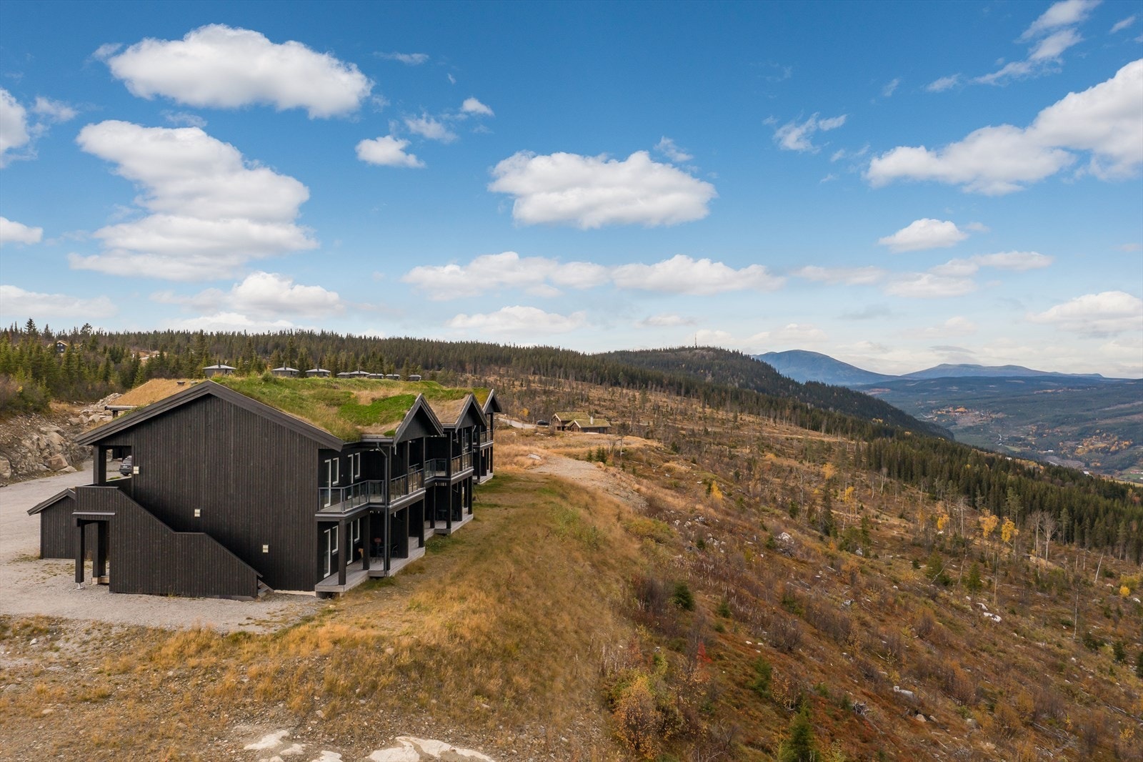 Sommer og høst er en fin periode i fjellet for turer til fots og på sykkel. Galleribilde