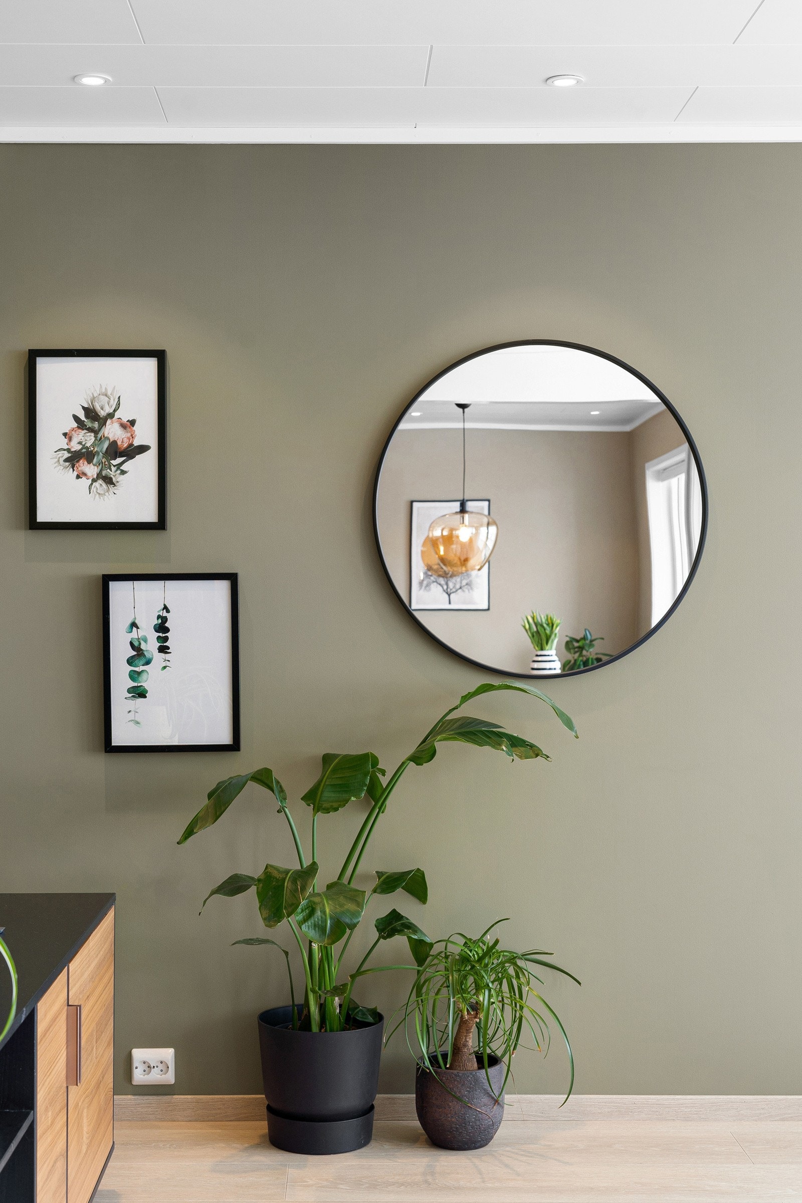 I 1. etasje er det lagt gipsplater på vegger for en flott og tidløs finish - tidløse fargevalg gir et moderne preg Galleribilde