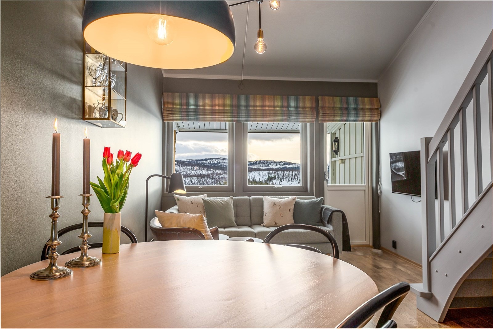 Hyggelig spiseplass perfekt for middager med familie og gode venner! Galleribilde