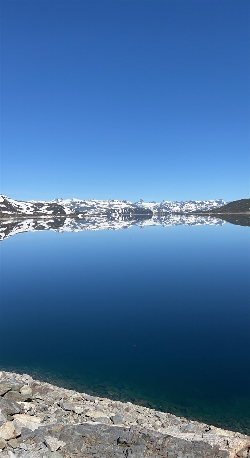 Grusveien til Eidsbugarden er vinterstengt, og fra vinterferien brukes samme trasé av beltebiler mellom Tyin Panorama og Eidsbugarden. Galleribilde