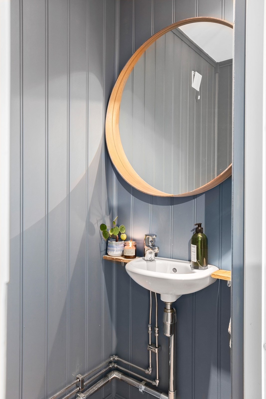 WC rom med adkomst fra vindfang Galleribilde