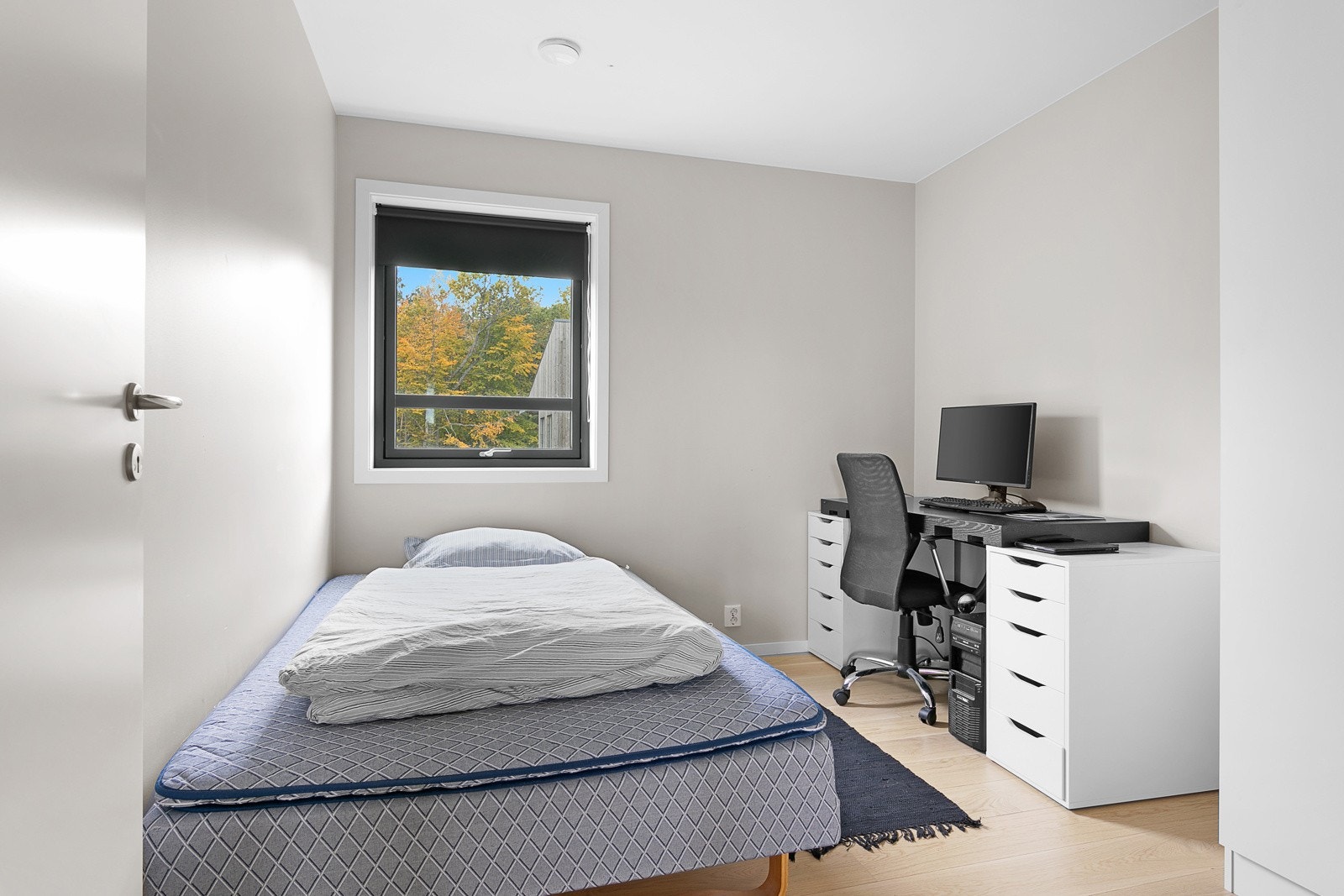 Soverom 2 - kan brukes til gjesterom eller kontor Galleribilde