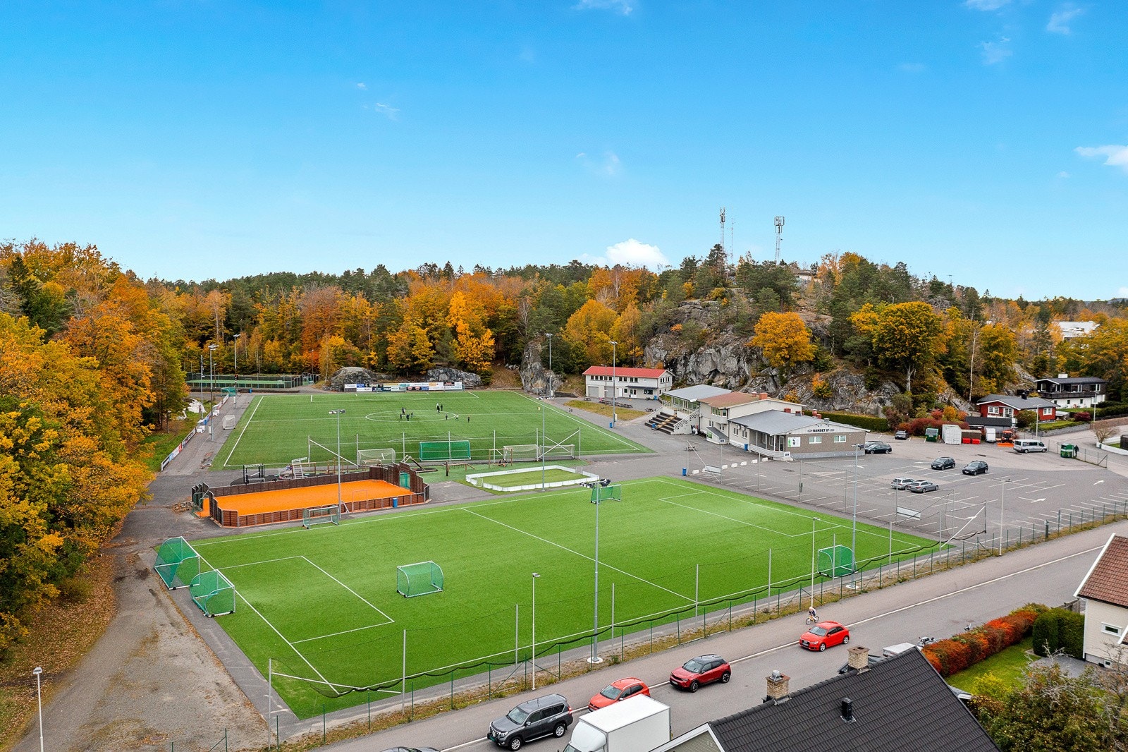 Nanset idrettsbane i umiddelbar nærhet Galleribilde