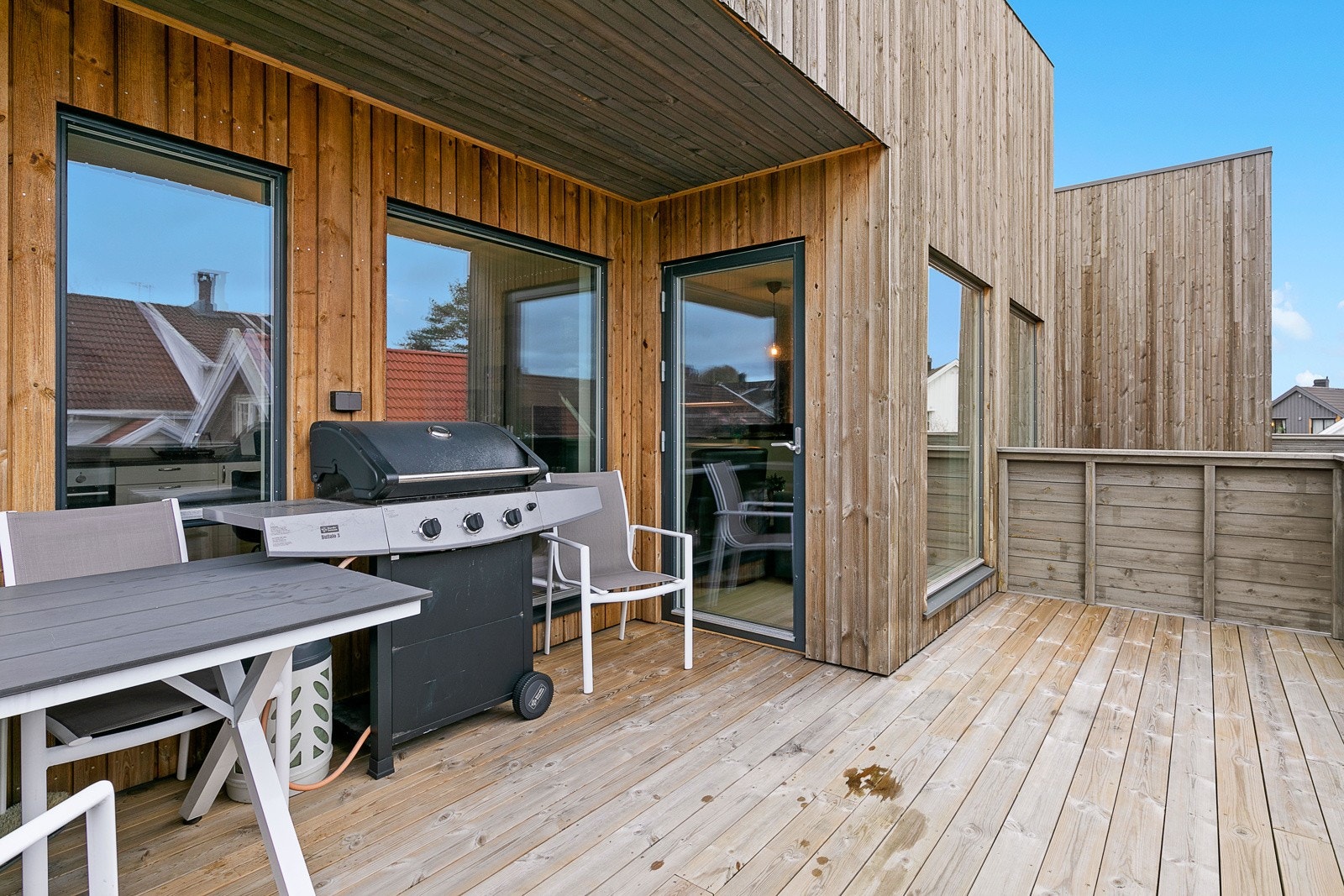 Utgang til ca 15 kvm balkong fra stue/kjøkken Galleribilde