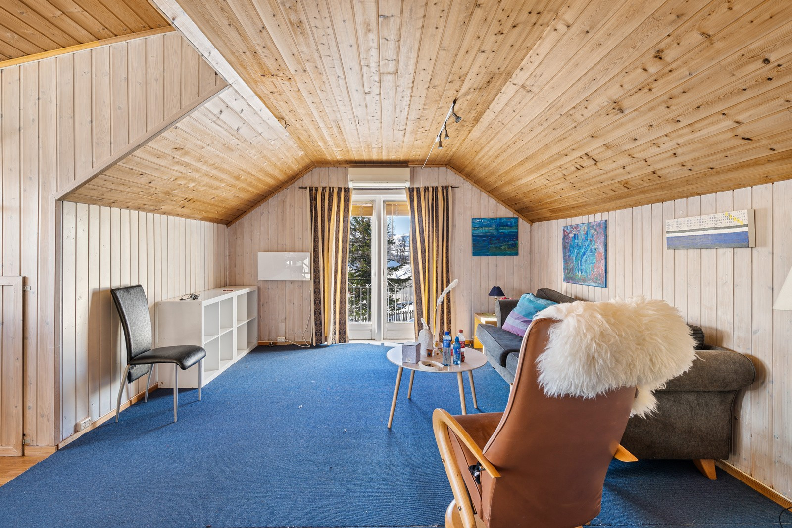 Romslig loftsstue