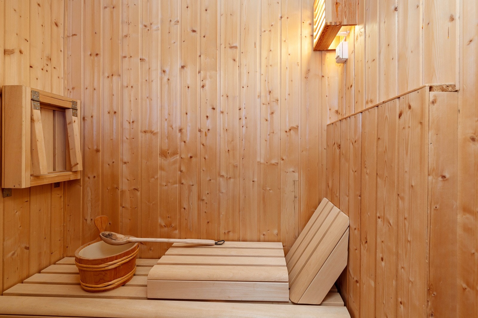 ... og tilhøyrande badstove. Galleribilde