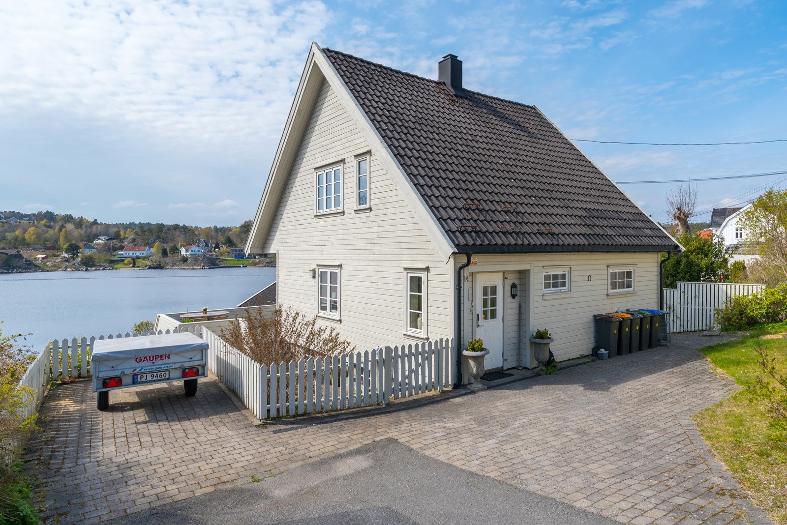 Biloppstillingsplass på egen eiendom. Galleribilde