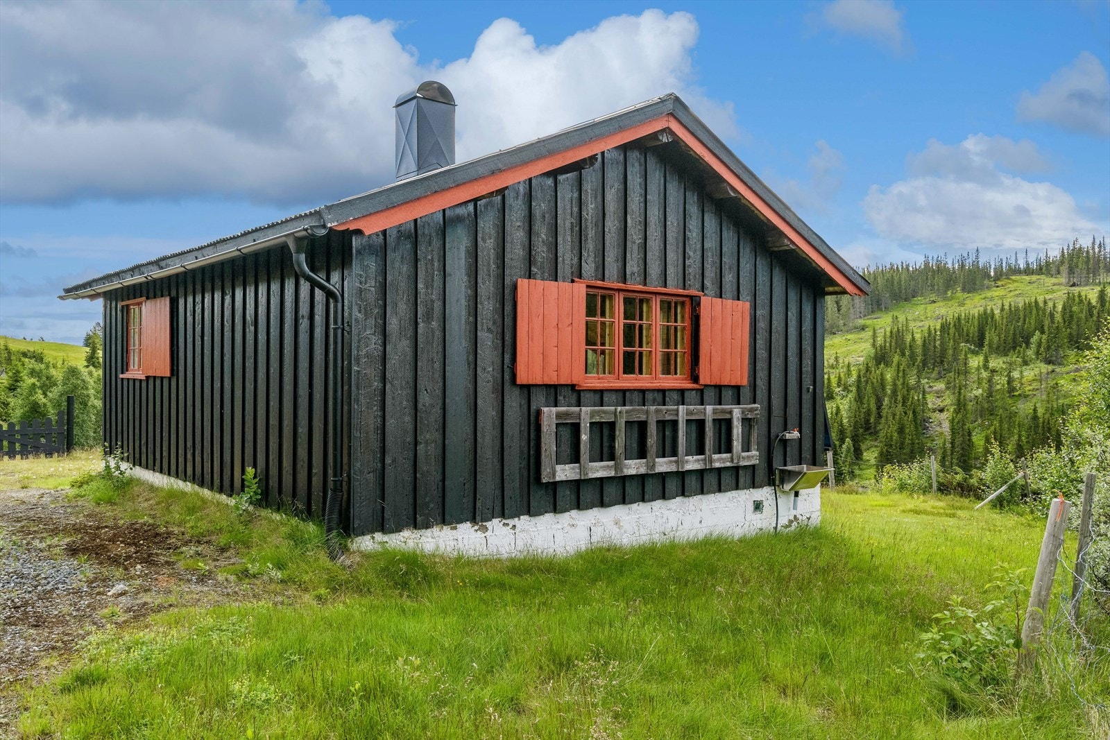 Området har et flott og vidstrakt høyfjellsterreng og ligger mellom Bagn i Valdres og Gol i Hallingdal. Galleribilde