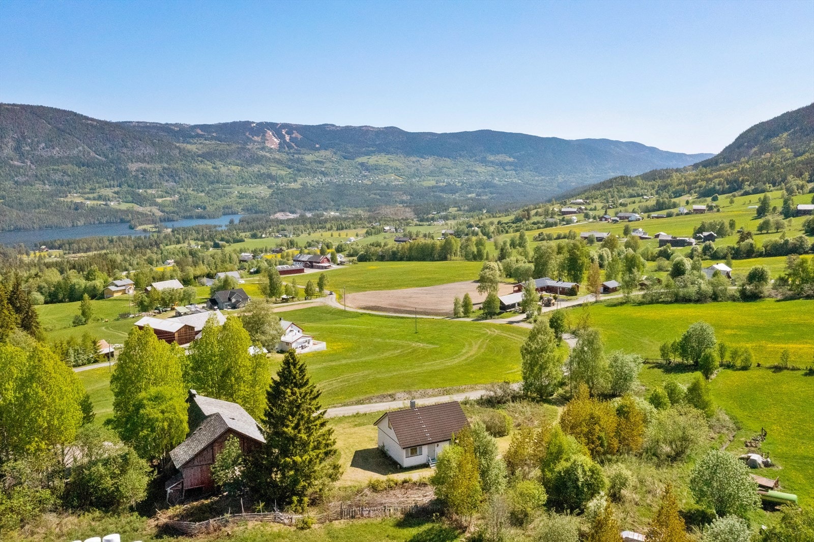Velkommen til Moaraste 72, et småbruk presentert av EiendomsMegler 1 Fjellmegleren! Galleribilde
