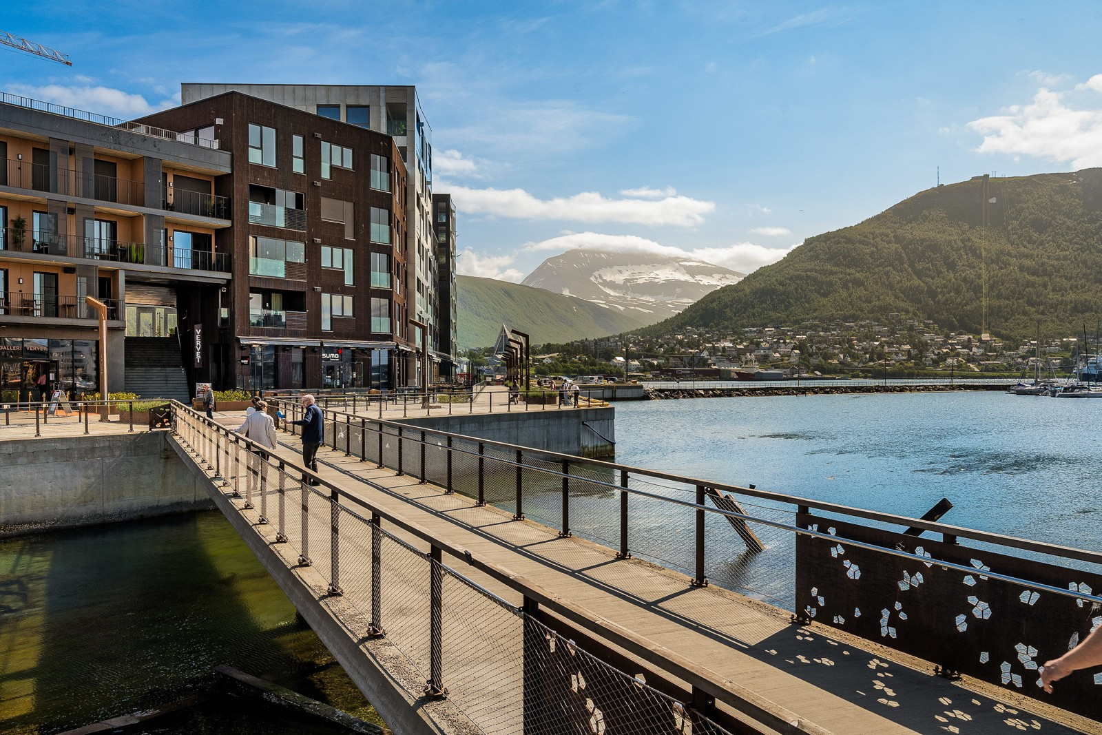 Nyetablert område i Tromsø sentrum med fasiliteter som cafe, bakeri og vinbar.
