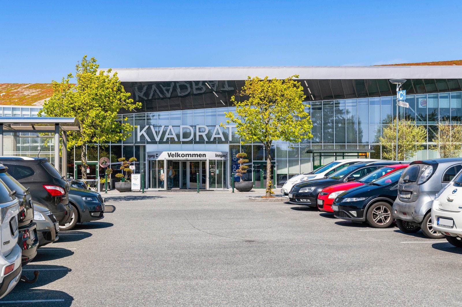 Kvadrat kjøpesenter ligger ca. en 4 minutters biltur unna ? eller 5 minutter med sykkel. Galleribilde